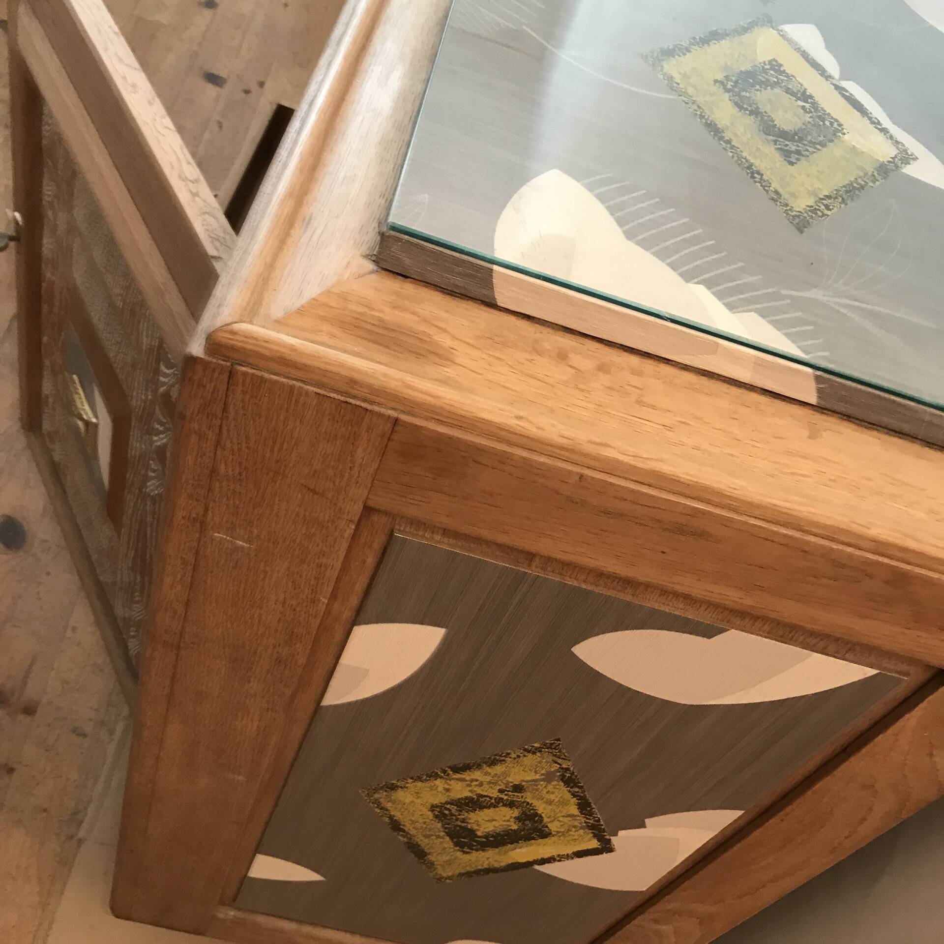 Buffet from the 1940s-50s inspired by Art Deco