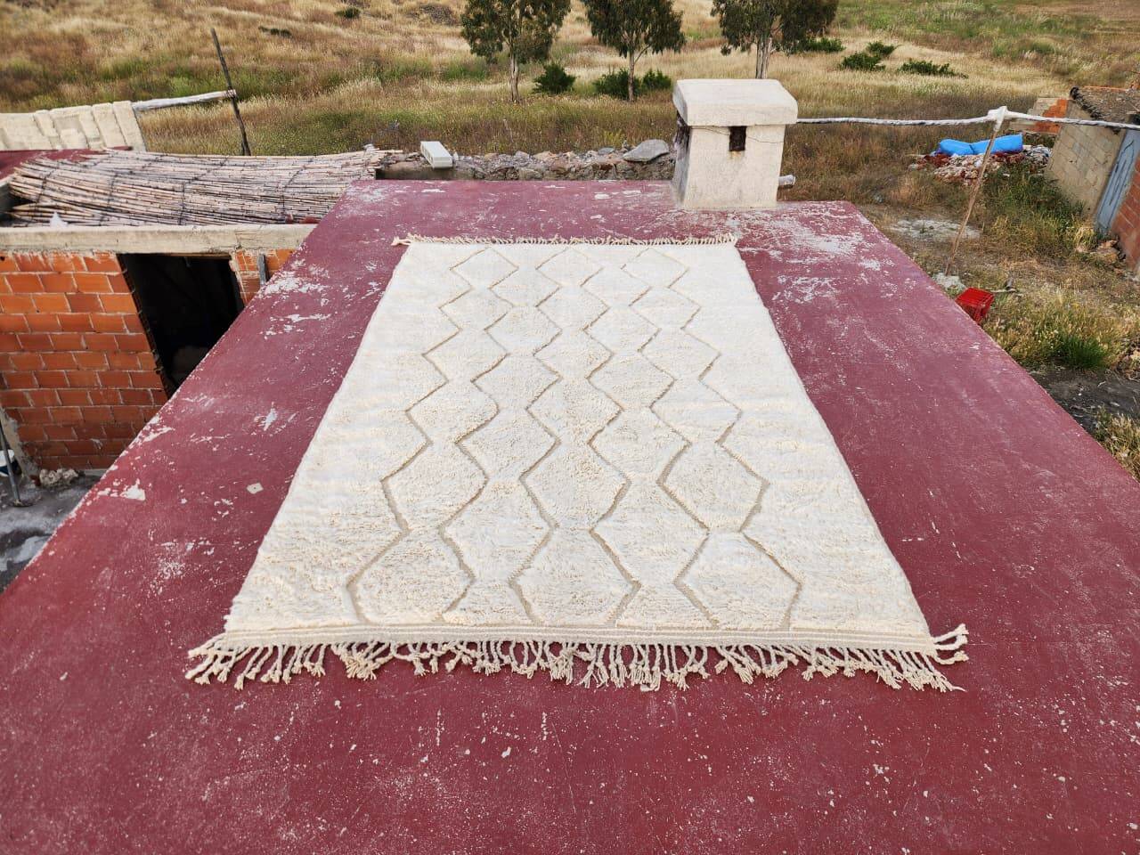 Beni Ouarain rug 300x200 cm – Natural cream wool – Diamond pattern in tone