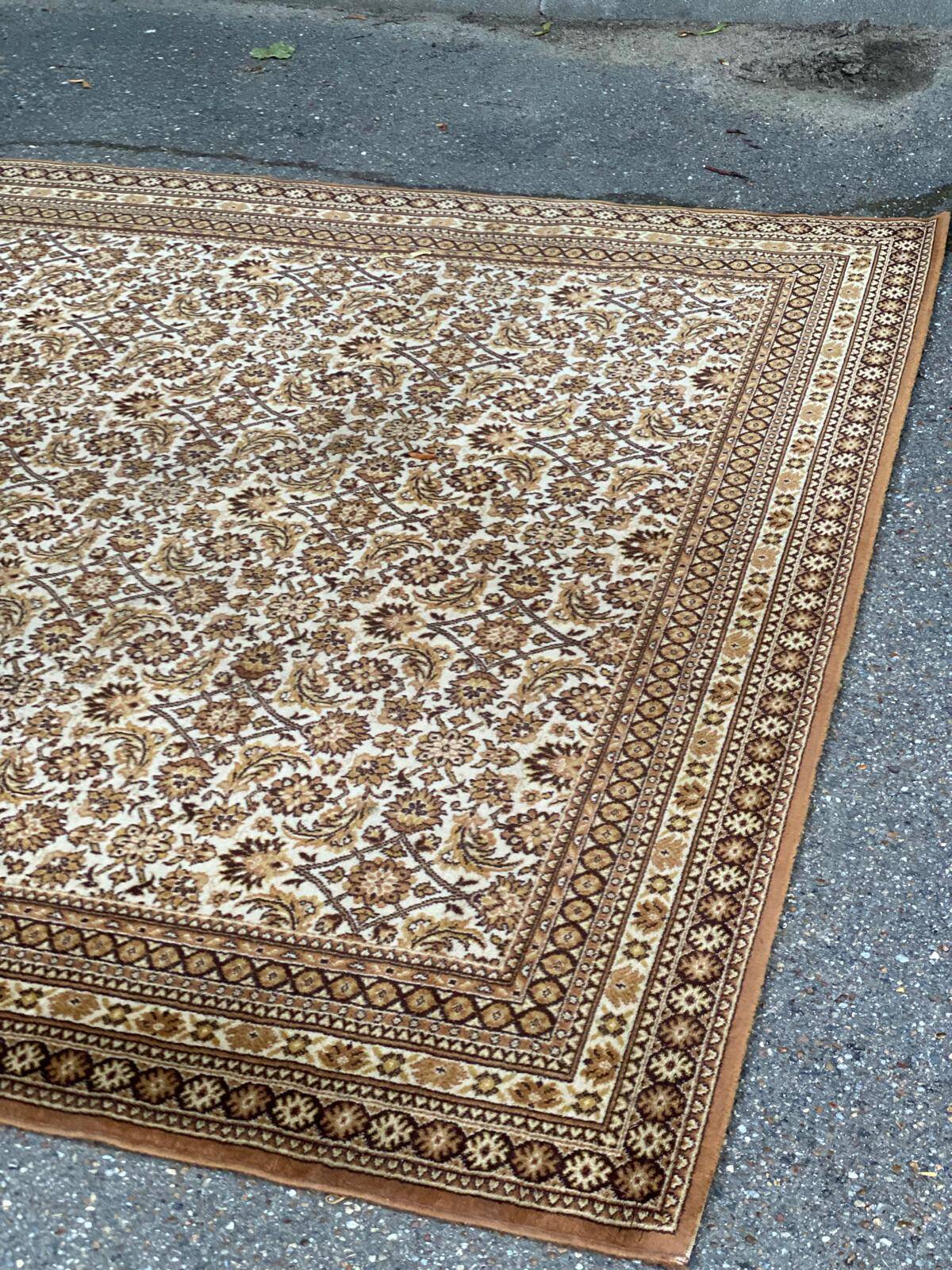 Golden Persian wool rug 200x300cm