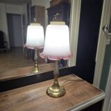 Small tulip-shaped table lamp in frosted glass, mushroom style.