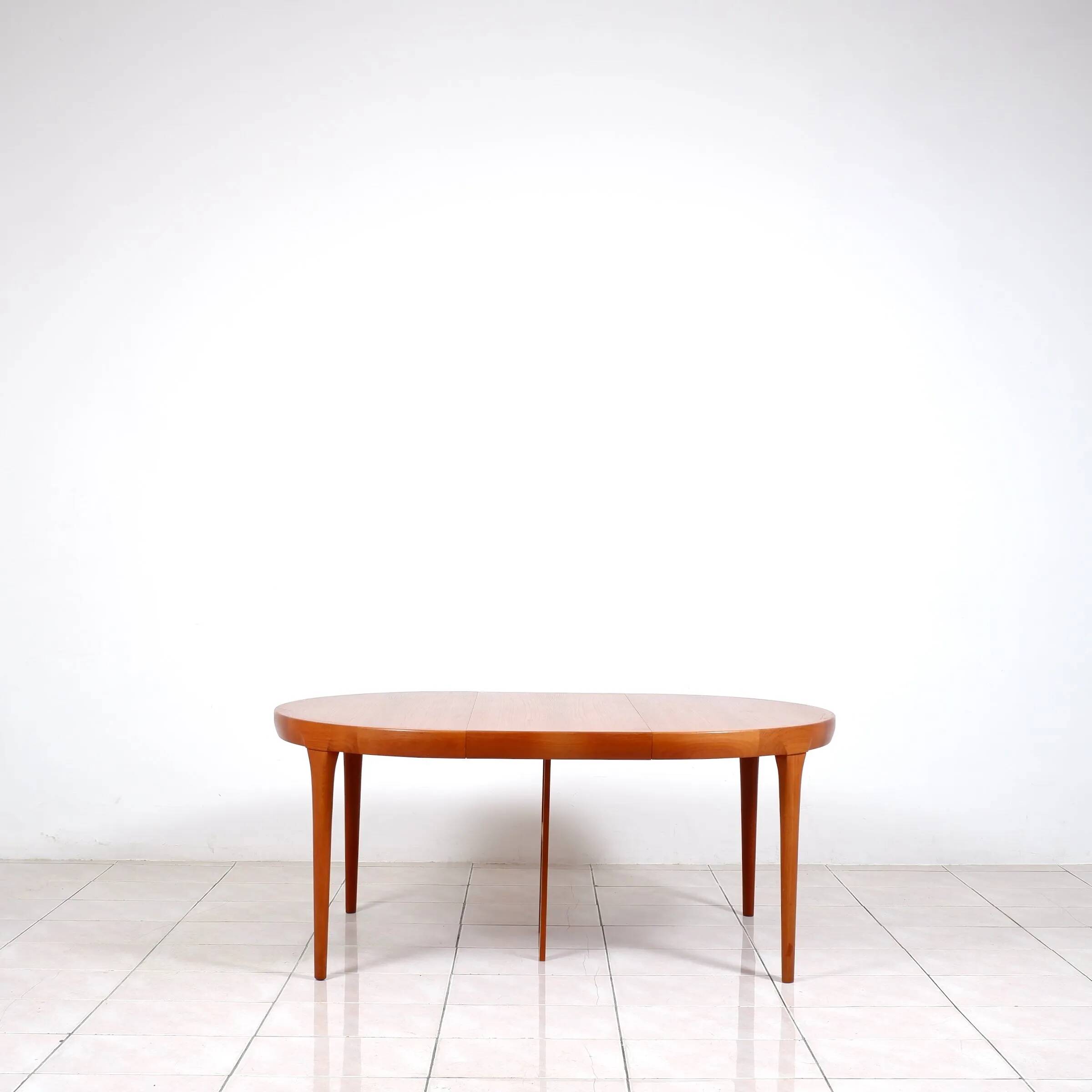 Round dining table in teak by Ib Kofod Larsen for Faarup Mobelfabrik