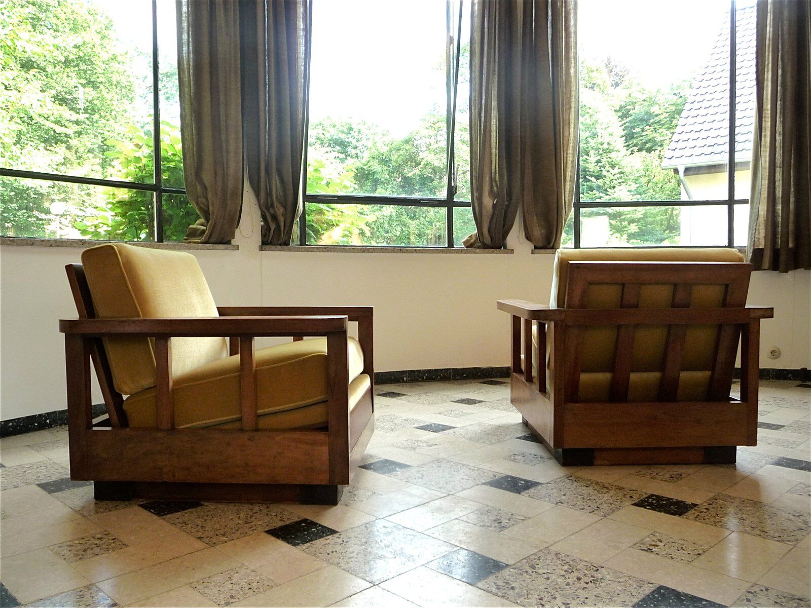 Antique Art Deco cubic-shaped armchairs in walnut and velvet, Germany, 1920s, set of 2