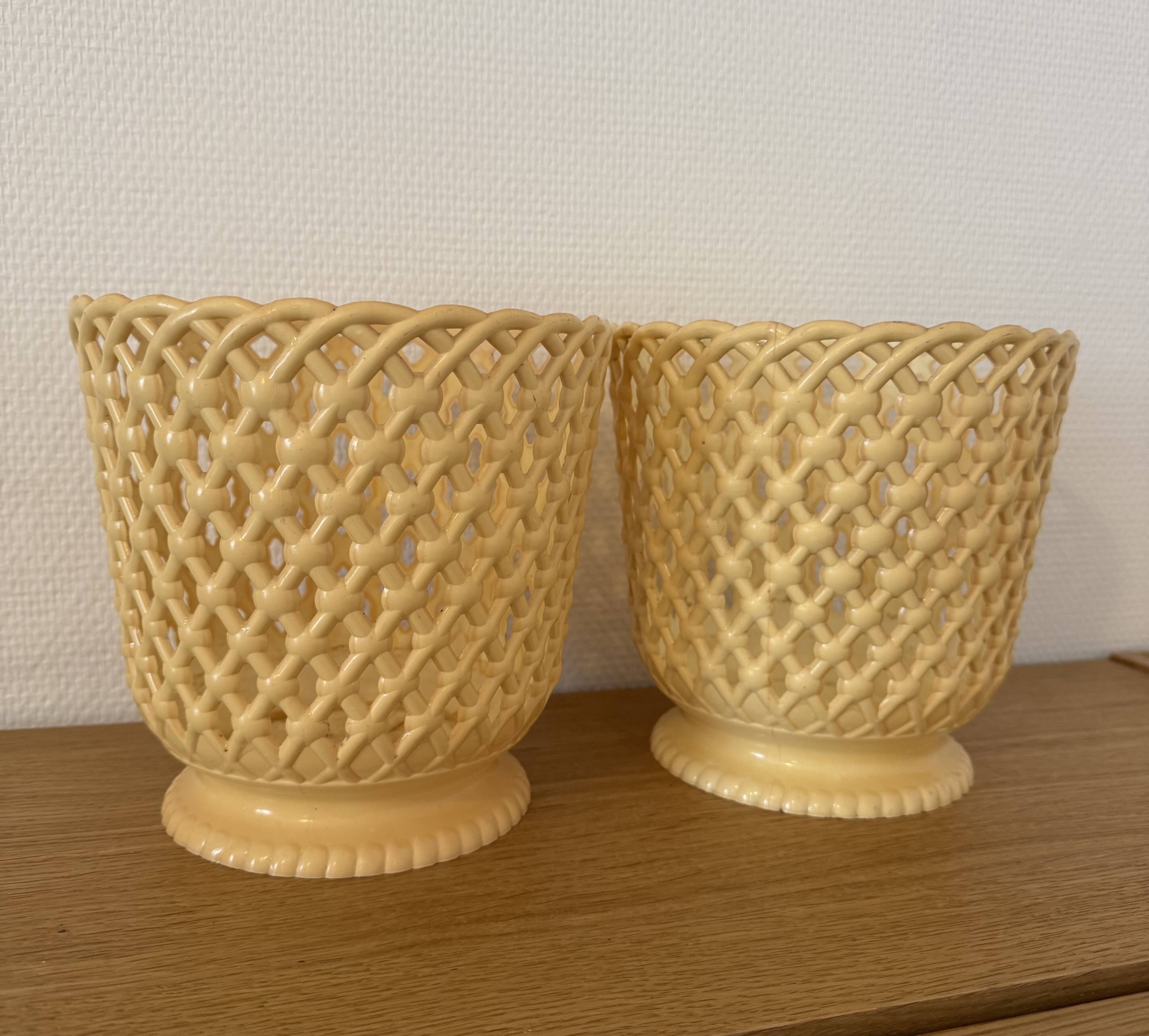 Pair of SYLA 70s pastel yellow flower pots 18cm