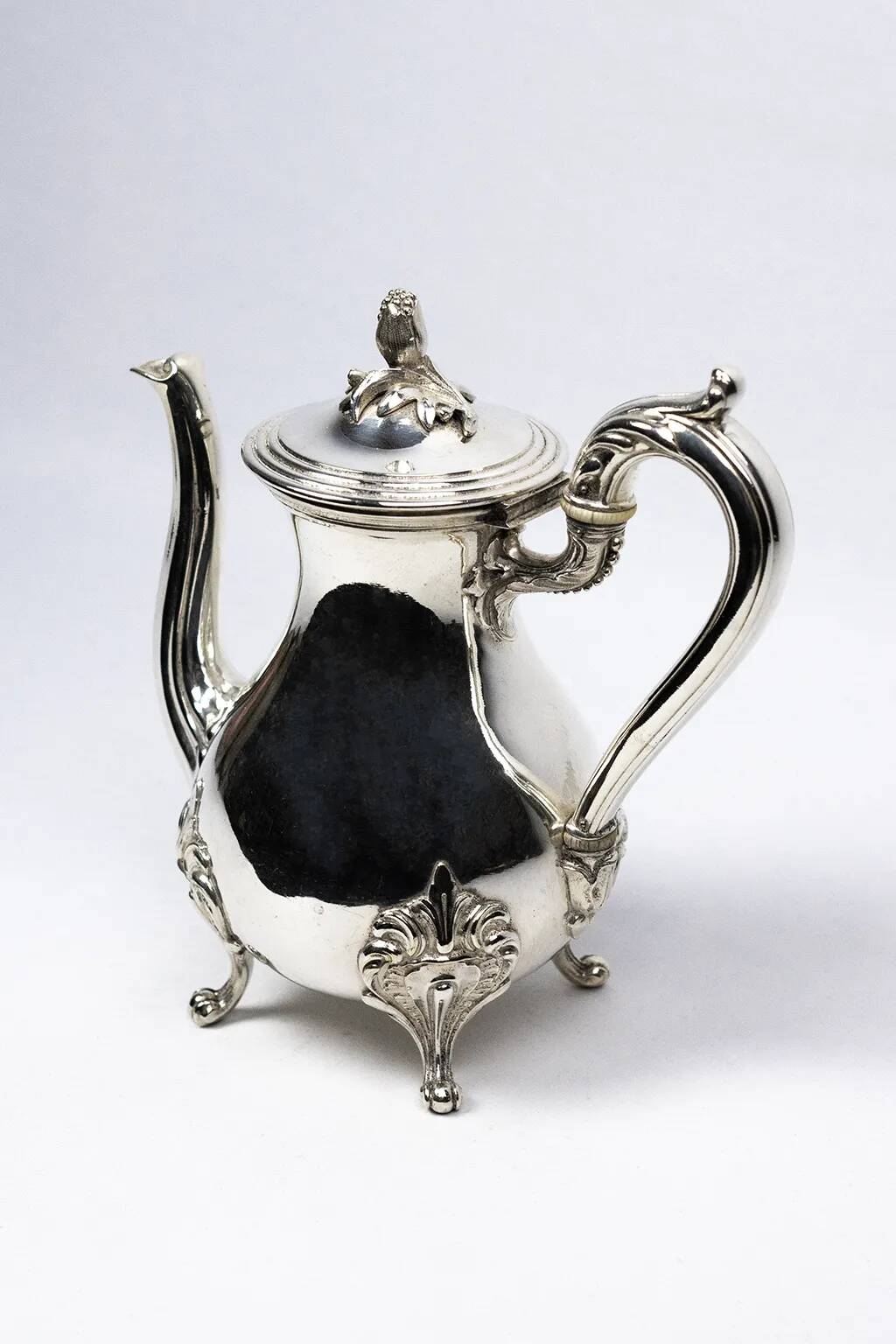 Théière Christofle en métal argenté, style Louis XV Marly — fin XIXe