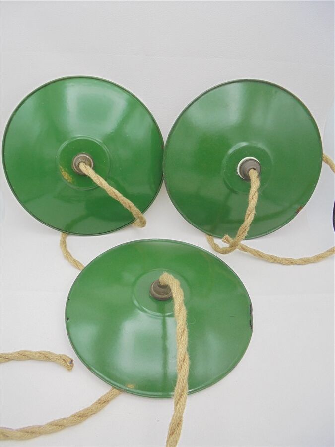 Trio of enamelled sheet metal suspensions
