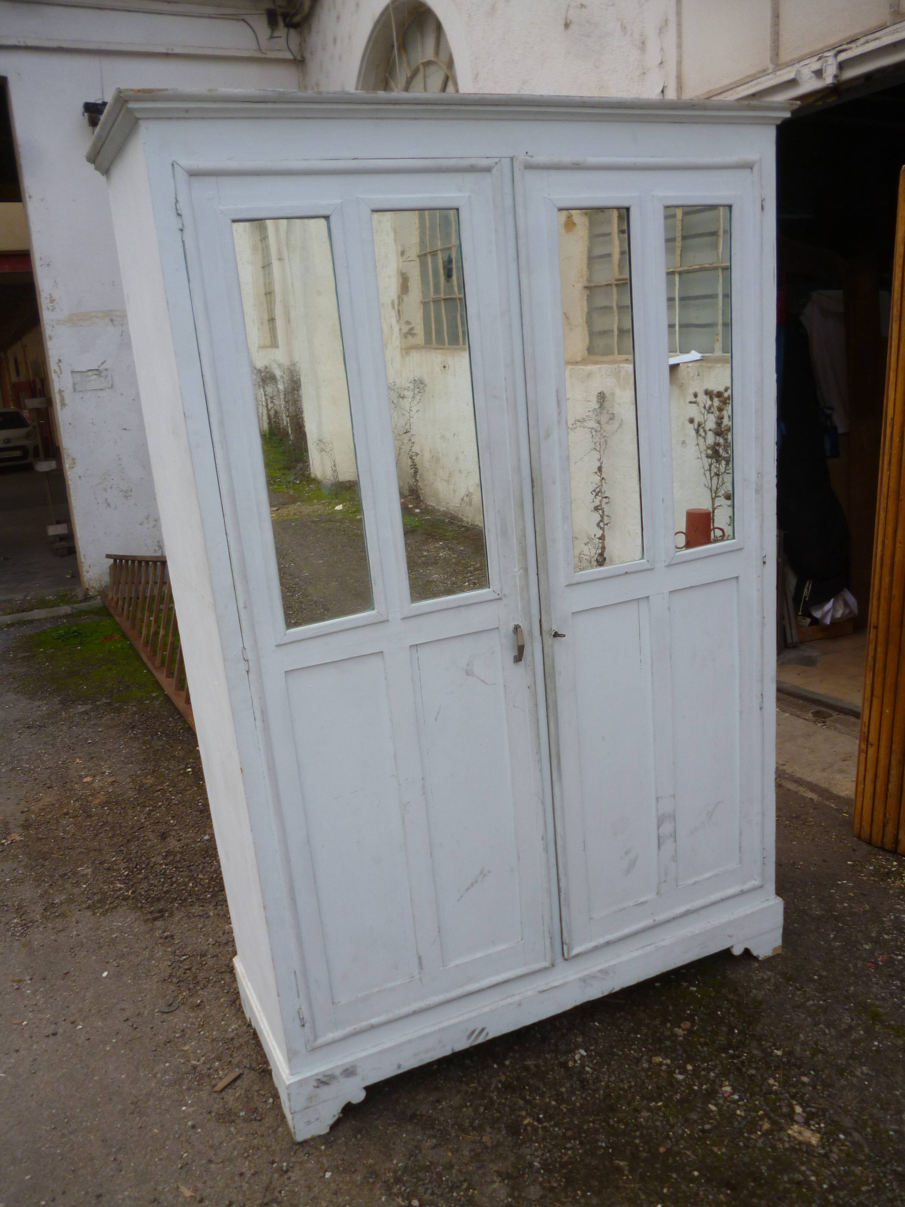 Vintage cabinet 2 doors antique patina