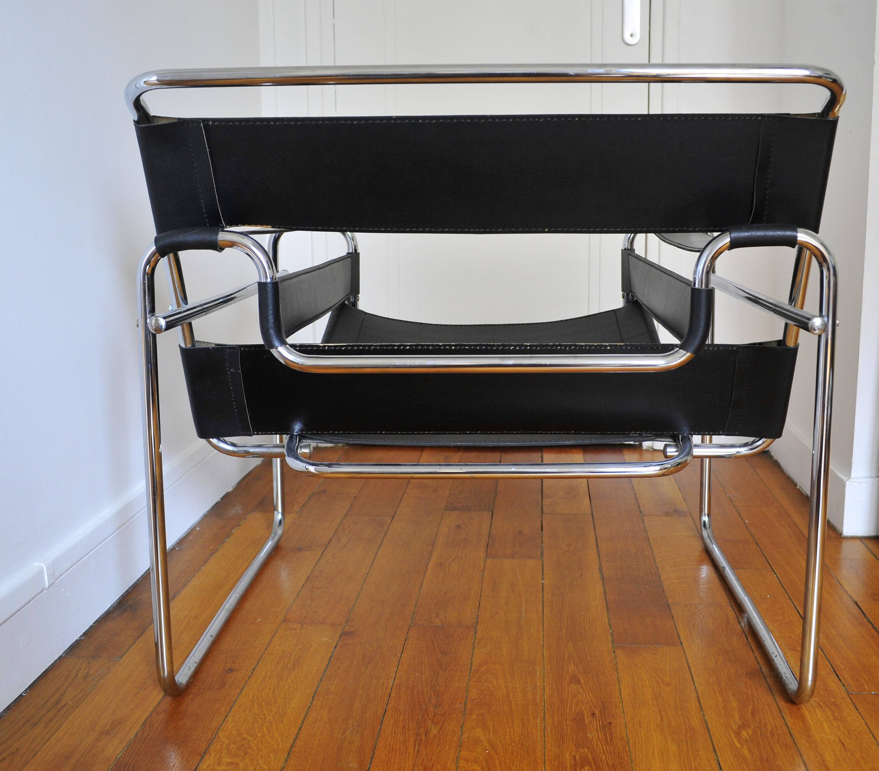 Wassily B3 leather armchair by Marcel Breuer Made in Italy 1970
