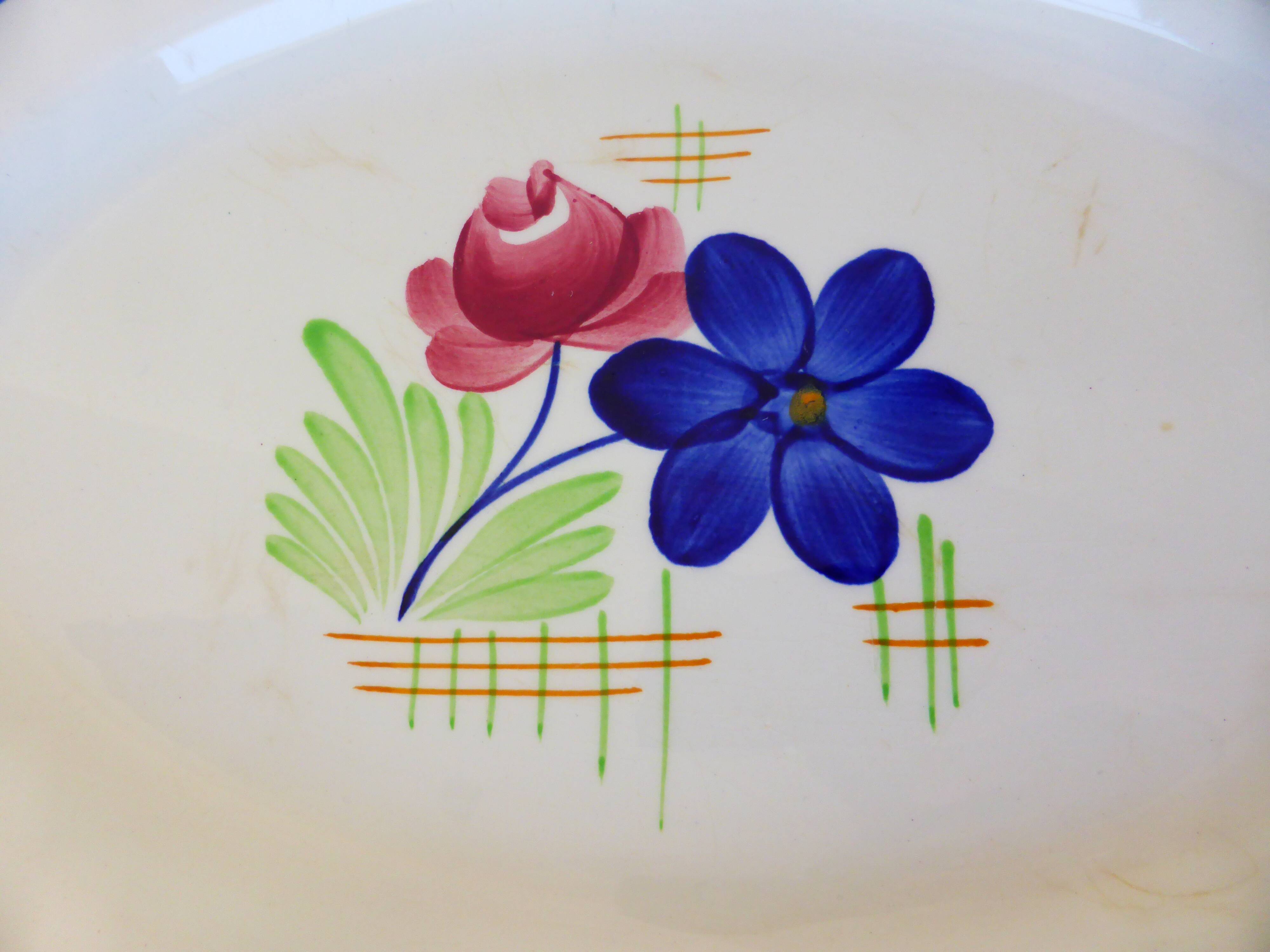 Oval flat of Gien model Robinson