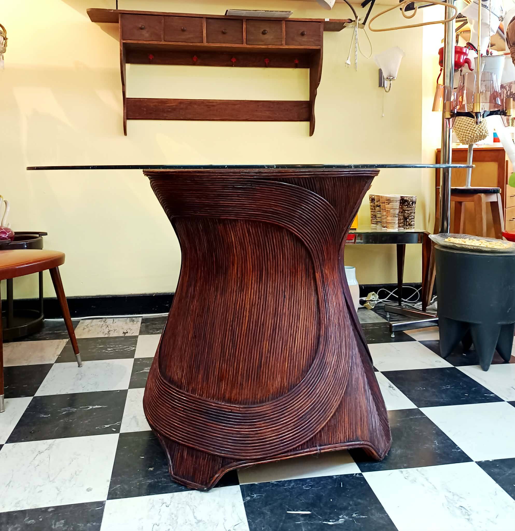 Table marqueterie de rotin vintage 1970