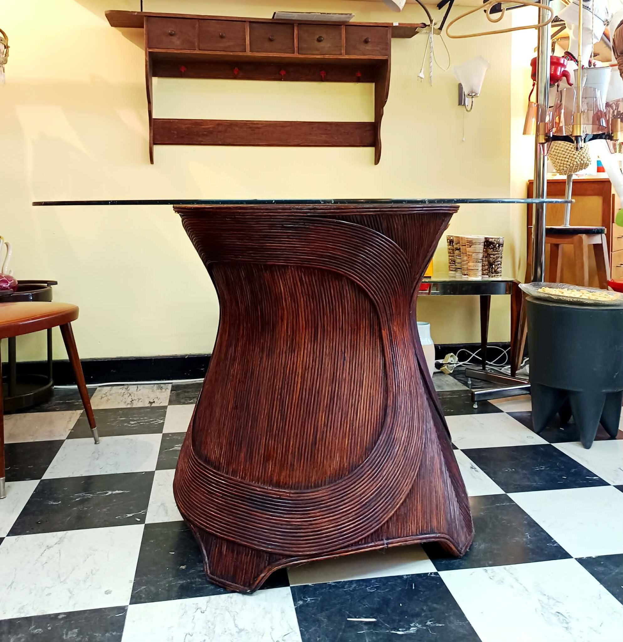 Table marqueterie de rotin vintage 1970
