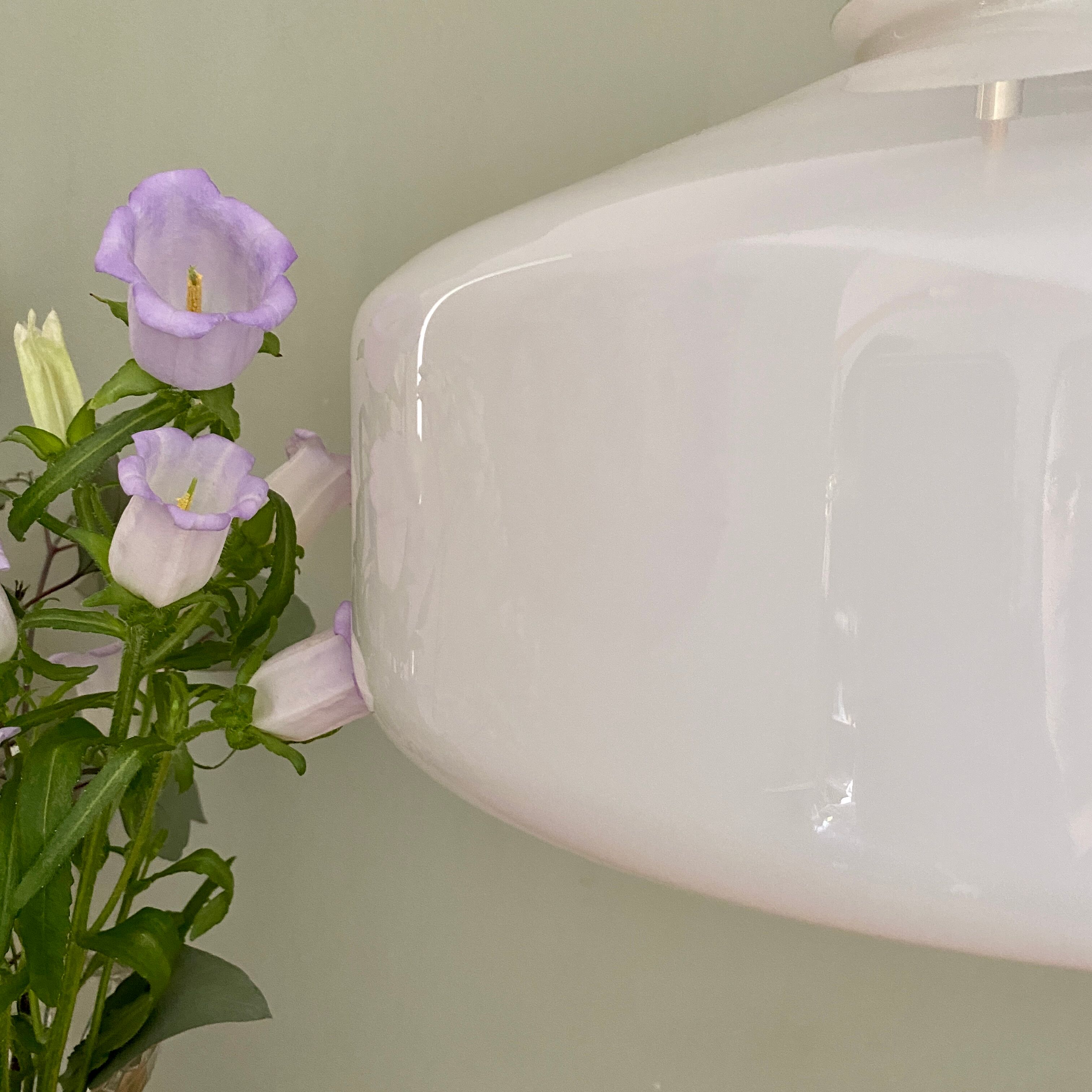 Vintage shade pendant lamp in white opaline