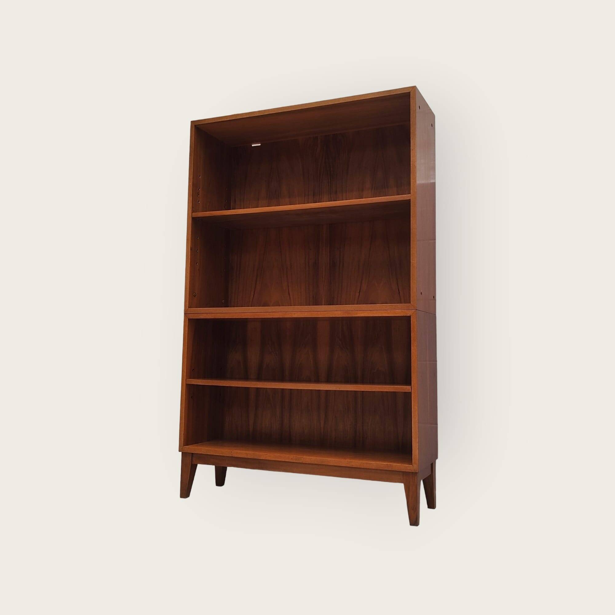 Bibliothèque du milieu du siècle