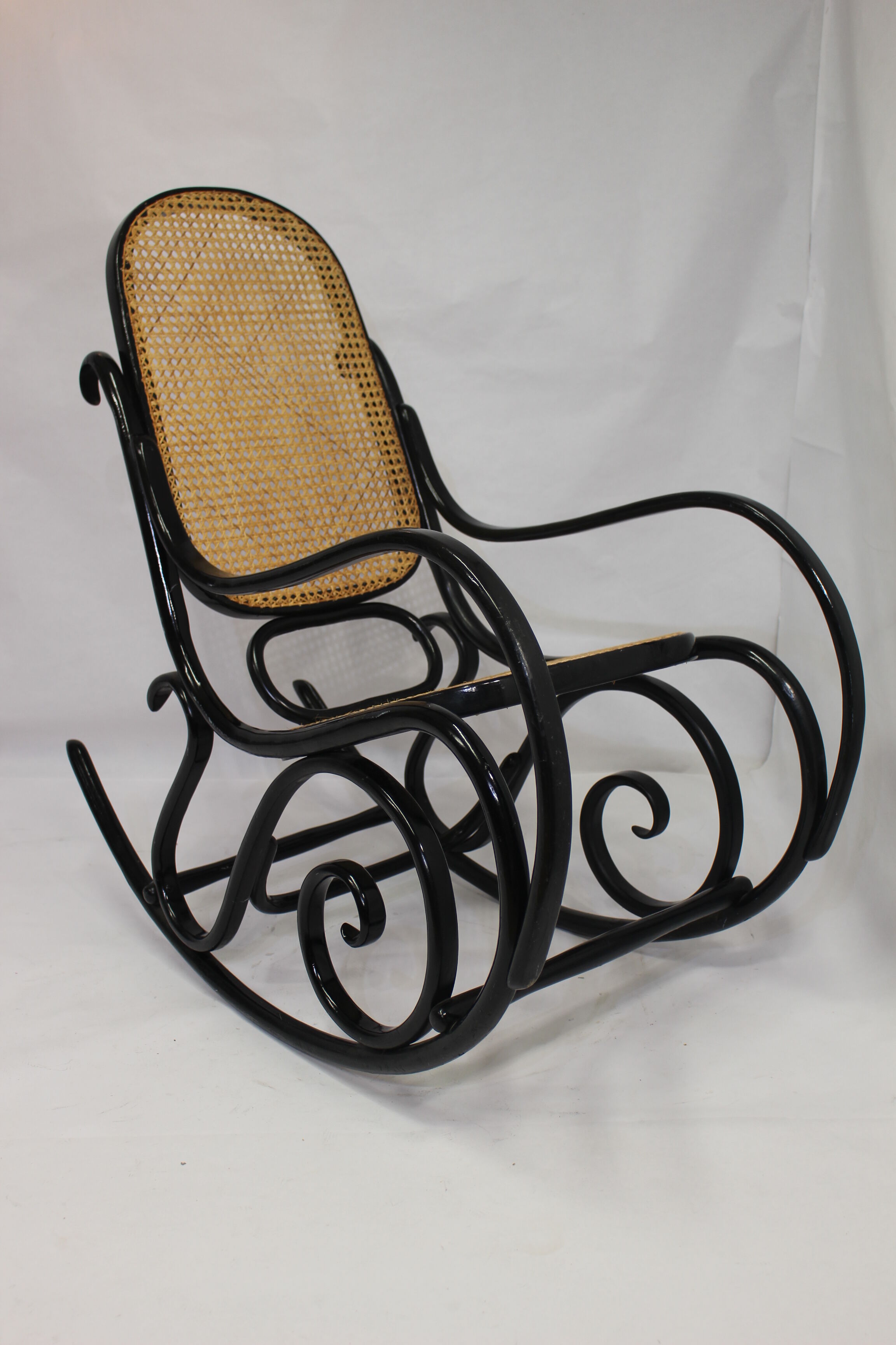 Year 1930 thonet rocking chair model n ° 10