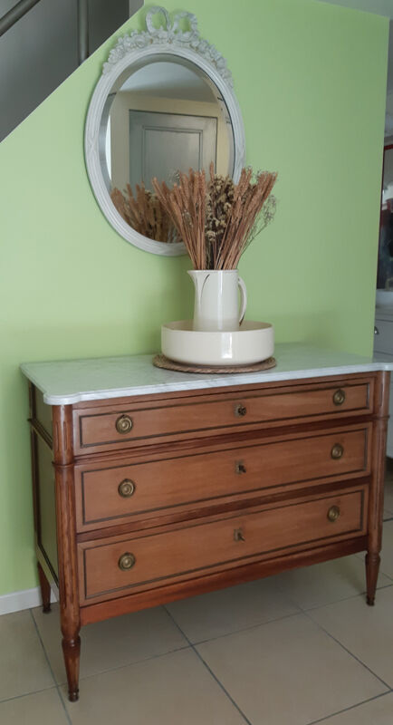 Louis XVI style chest of drawers in solid fruit wood.