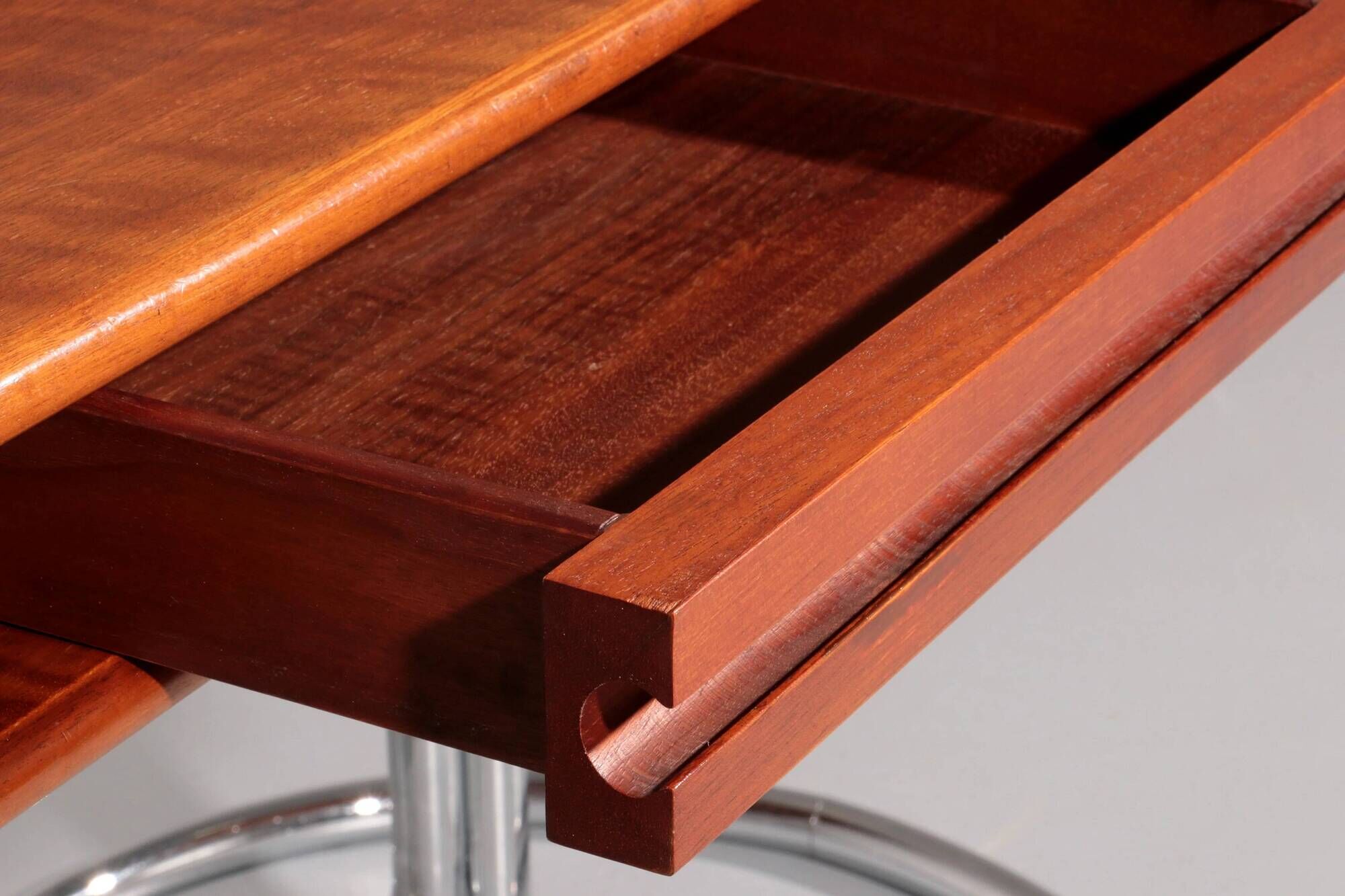 Italian design “Maia” walnut desk by Giotto Stoppino for Bernini, 1960s