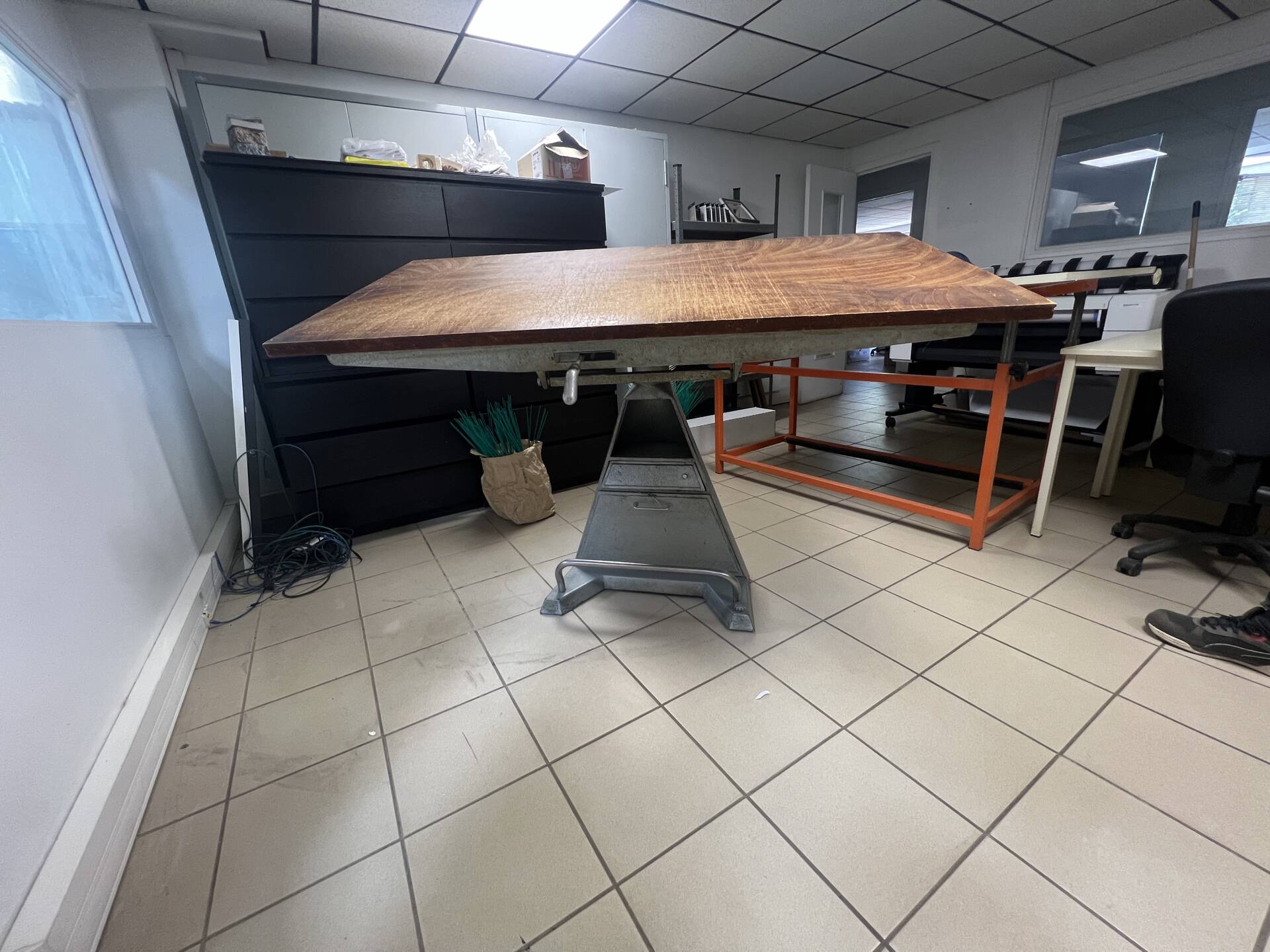Table à dessin professionnelle vintage – Piètement en aluminium moulé