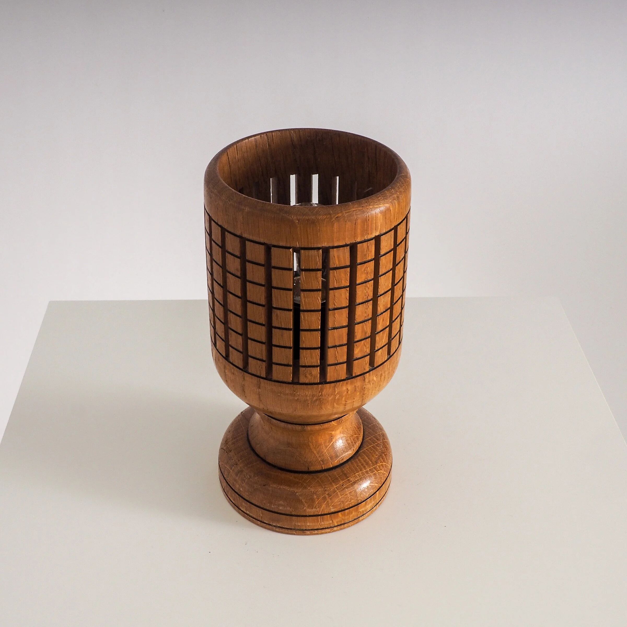 Vintage wooden lattice accent lamp