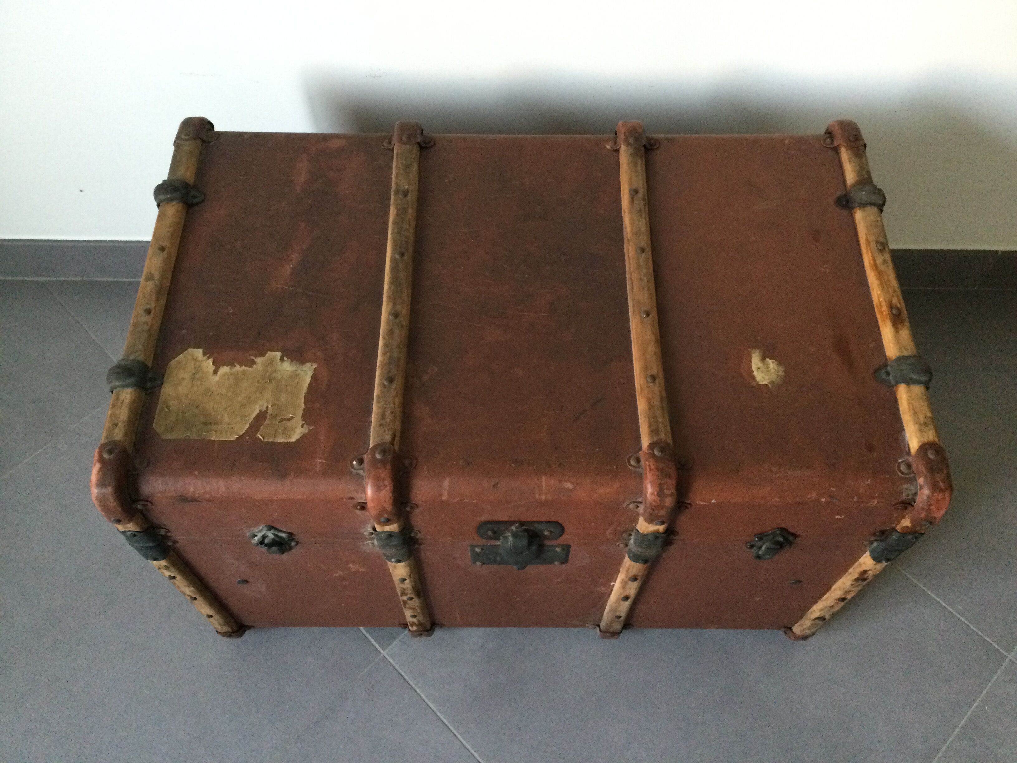 Travel chest