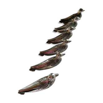 Ducks carries knives