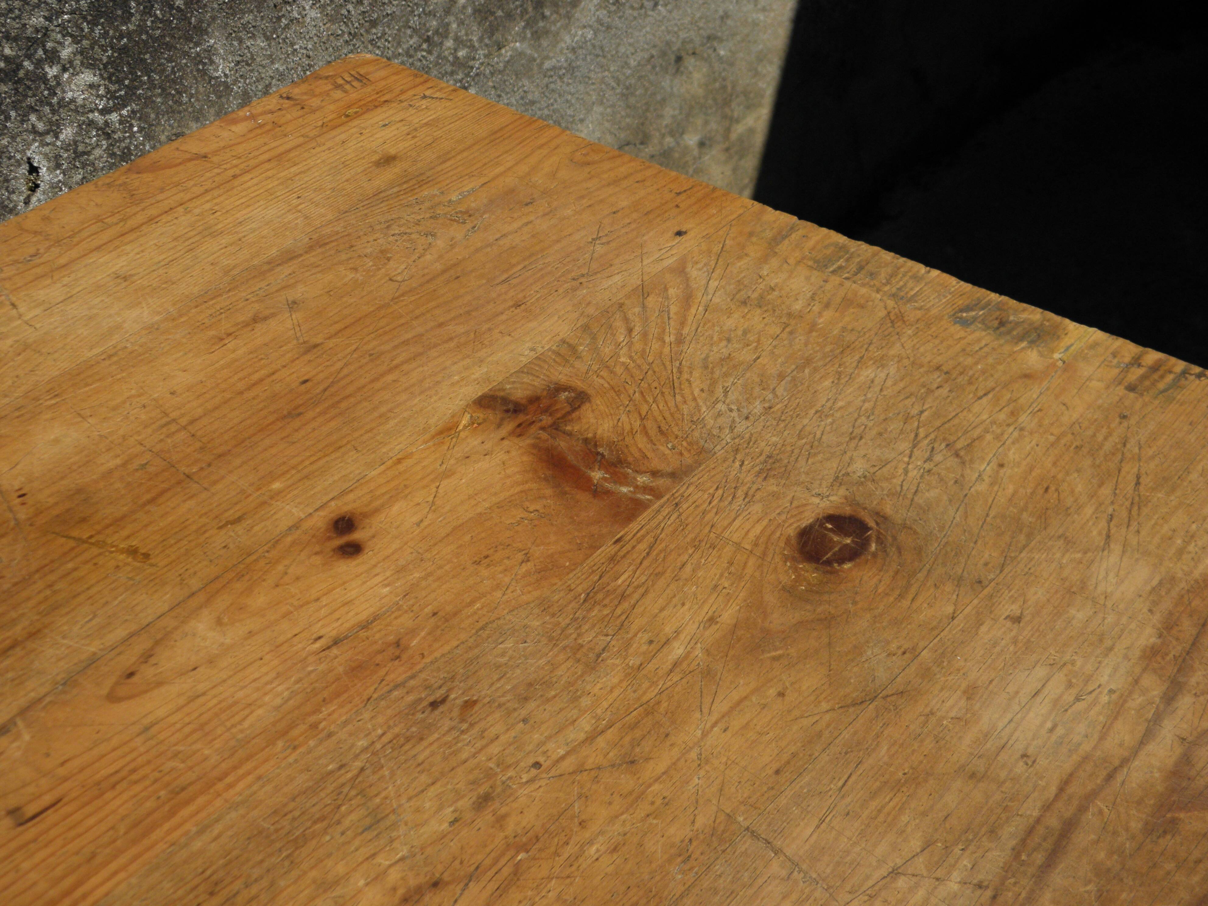 Farmhouse table with 2 drawers