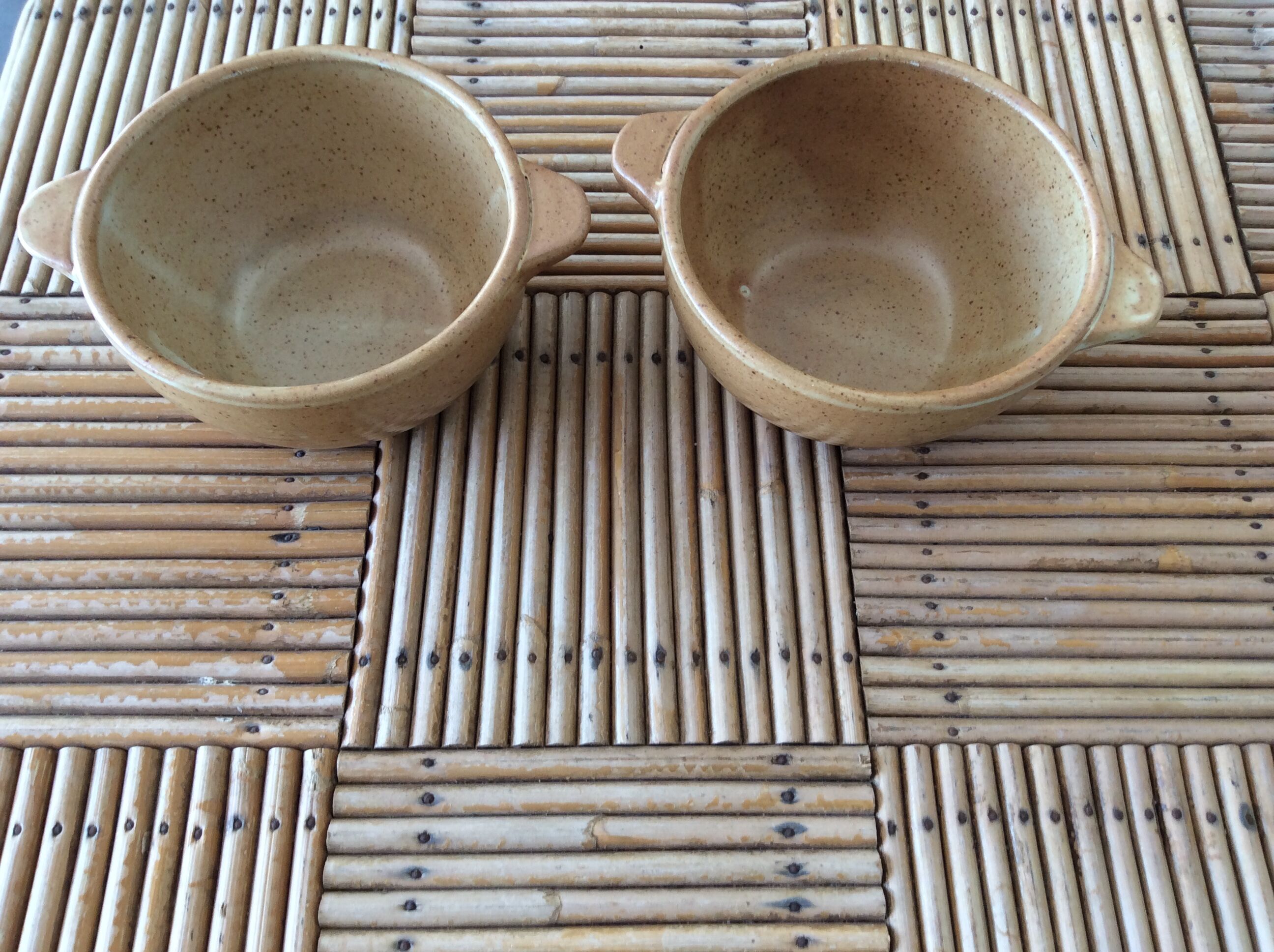 2 stoneware bowls
