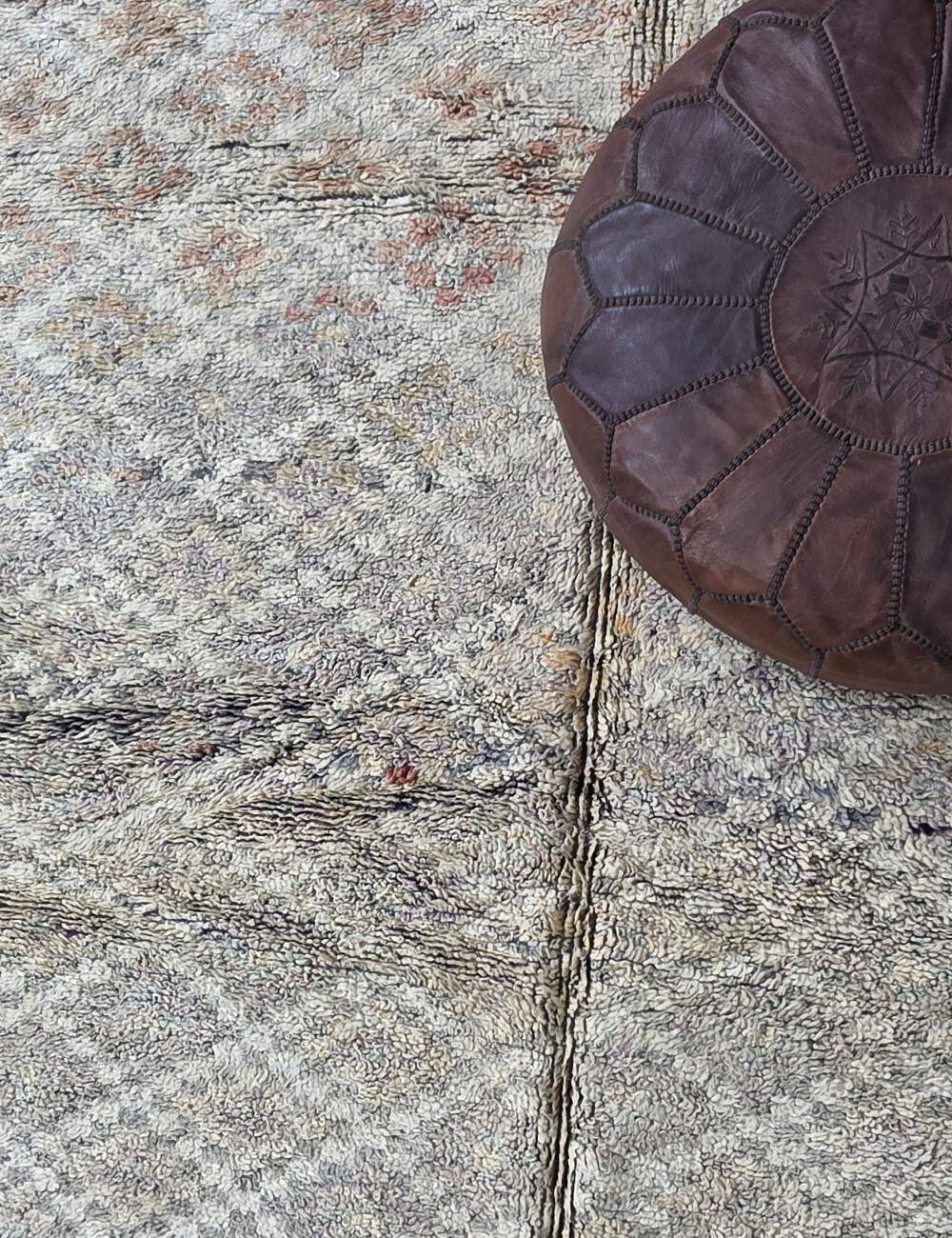 Minimalist Berber Rug - 272 x 170 cm