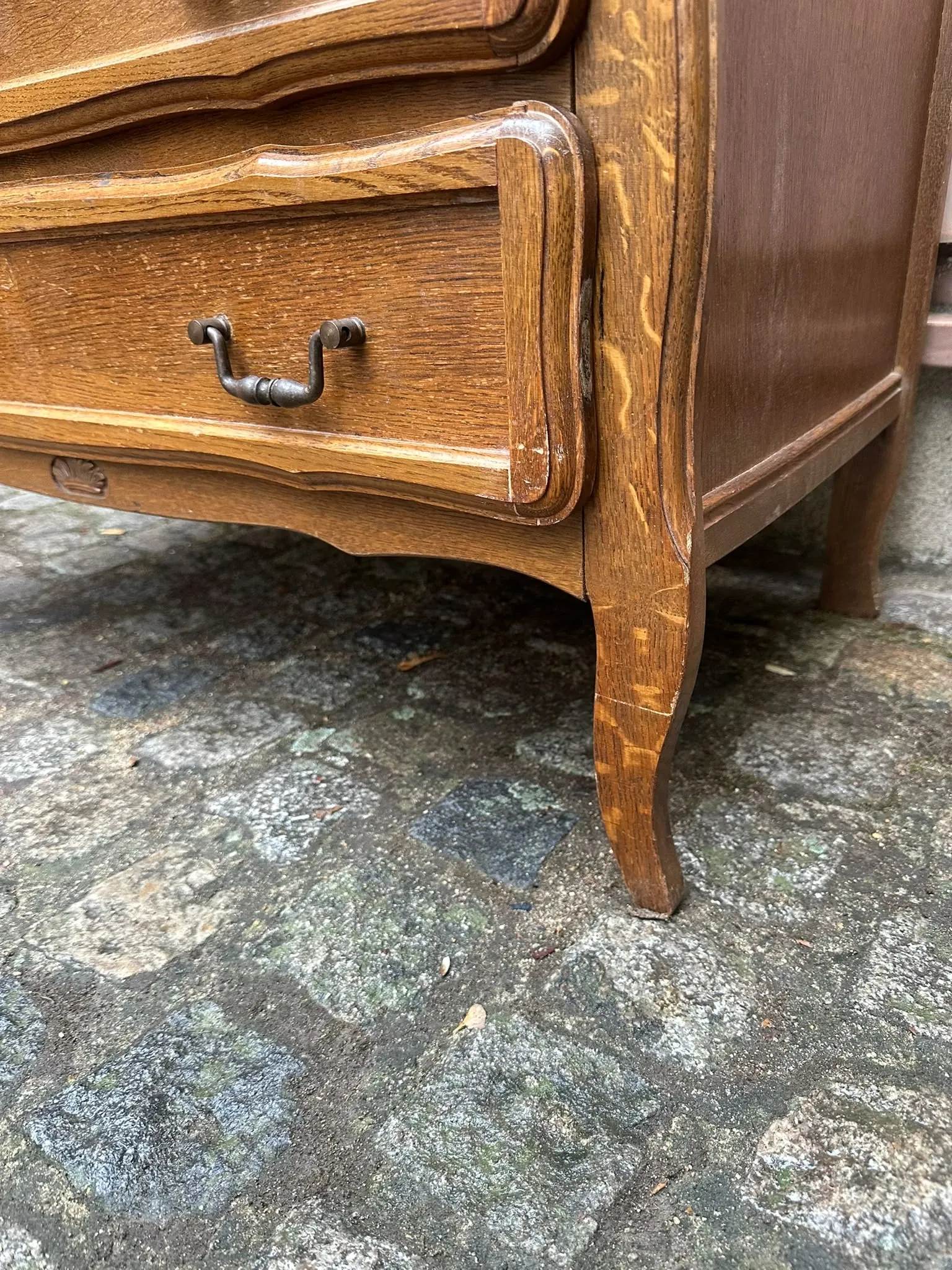 Curved commode with 3 drawers in Louis XV style, made of oak, 1980.