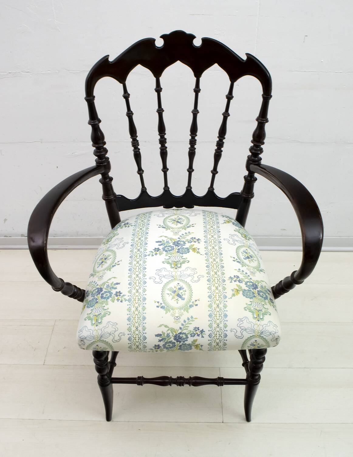 Pair of Giuseppe Gaetano Descalzi Midcentury Italian Chiavari Armchairs, 50