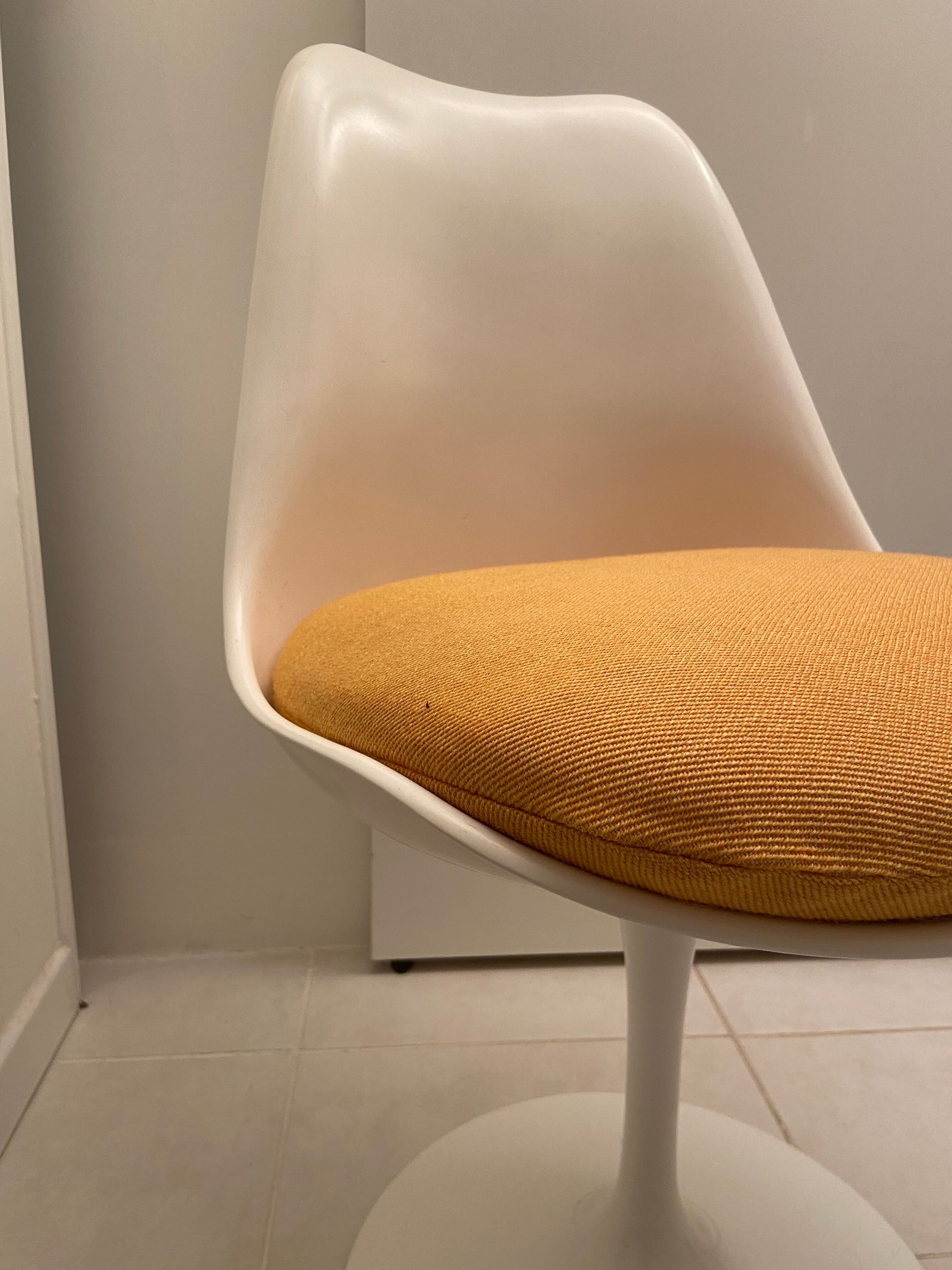 Eero Saarinen tulip chair for Knoll International. 1970