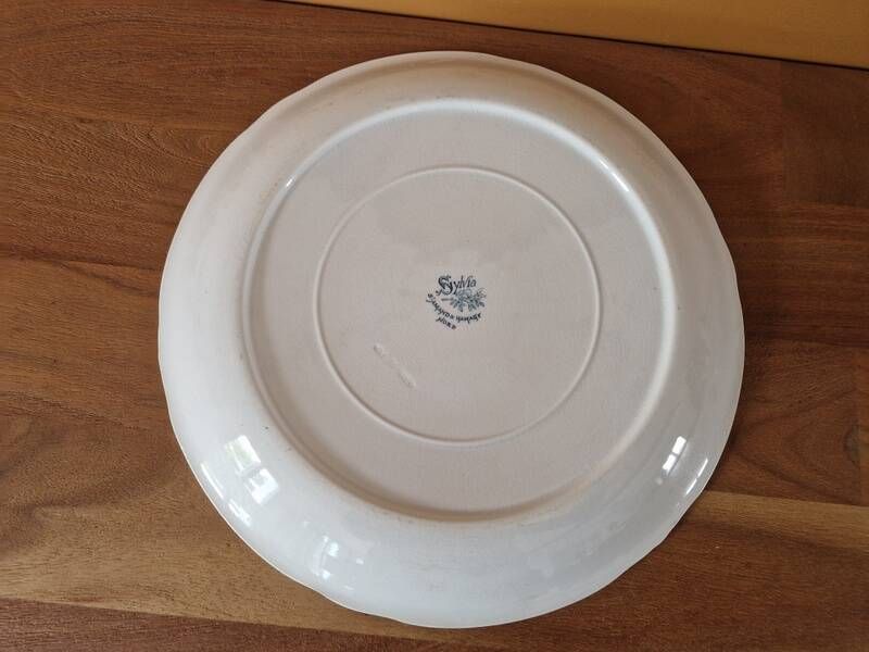 Important hollow plate in Saint Amand and Hamage earthenware, model Sylvia.
