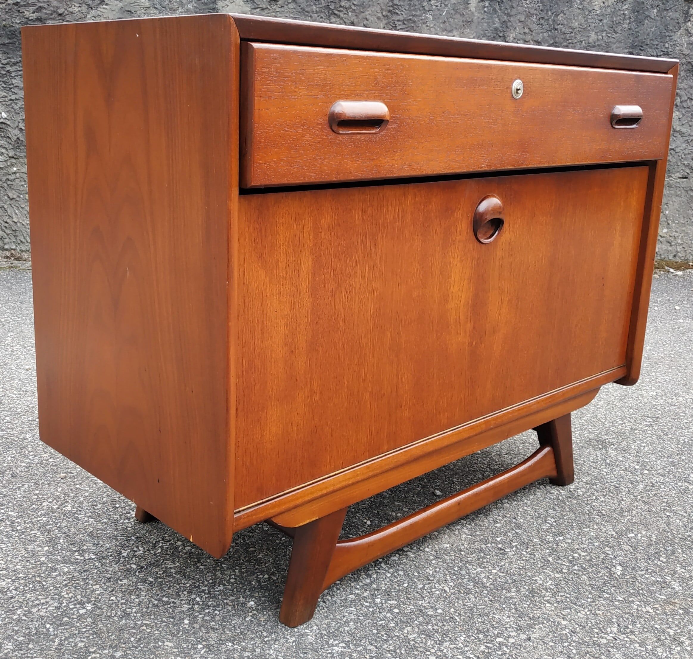 Commode scandinave par Louis van Teeffelen 1960