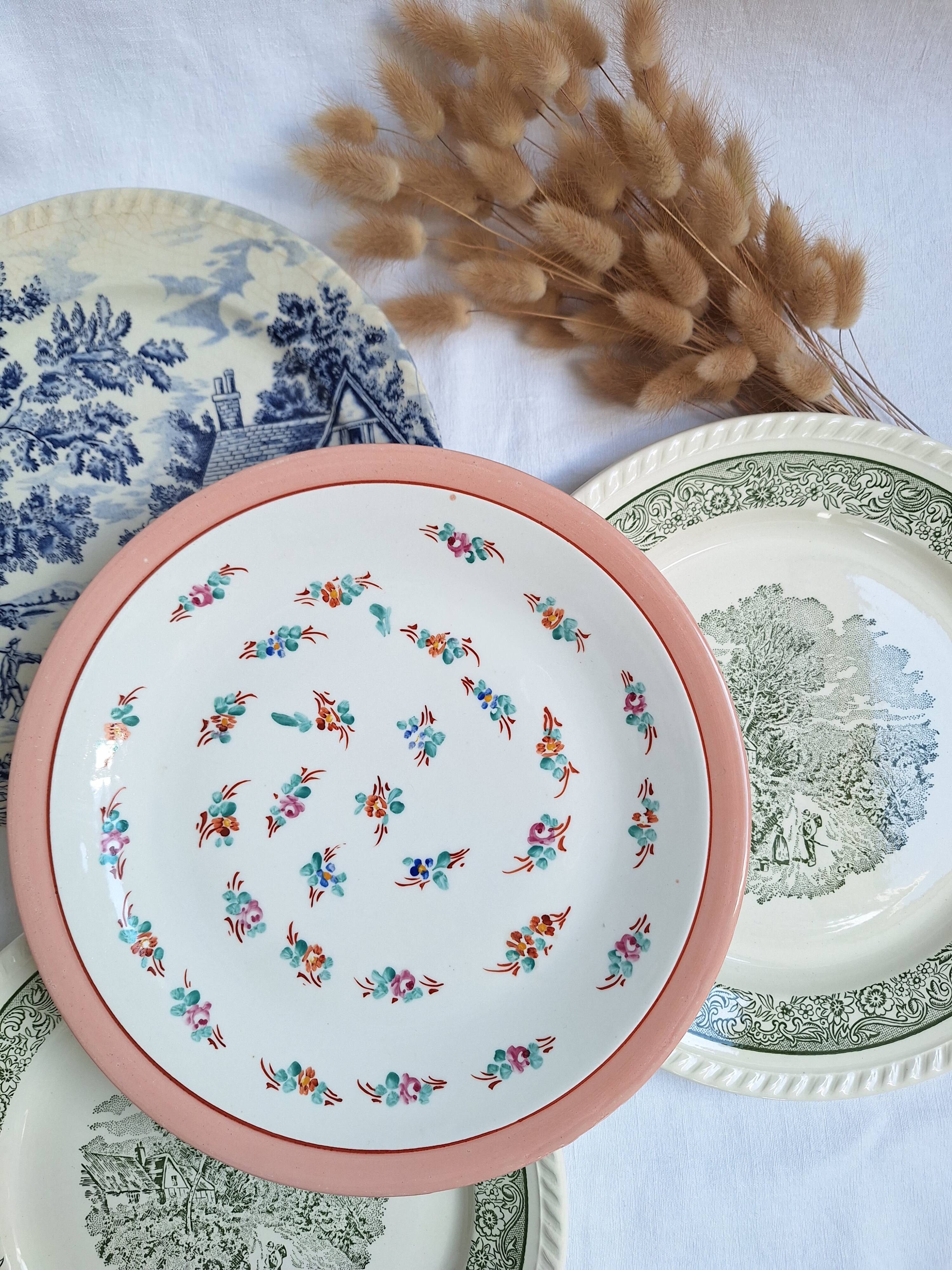 Vintage flat plates green blue pink