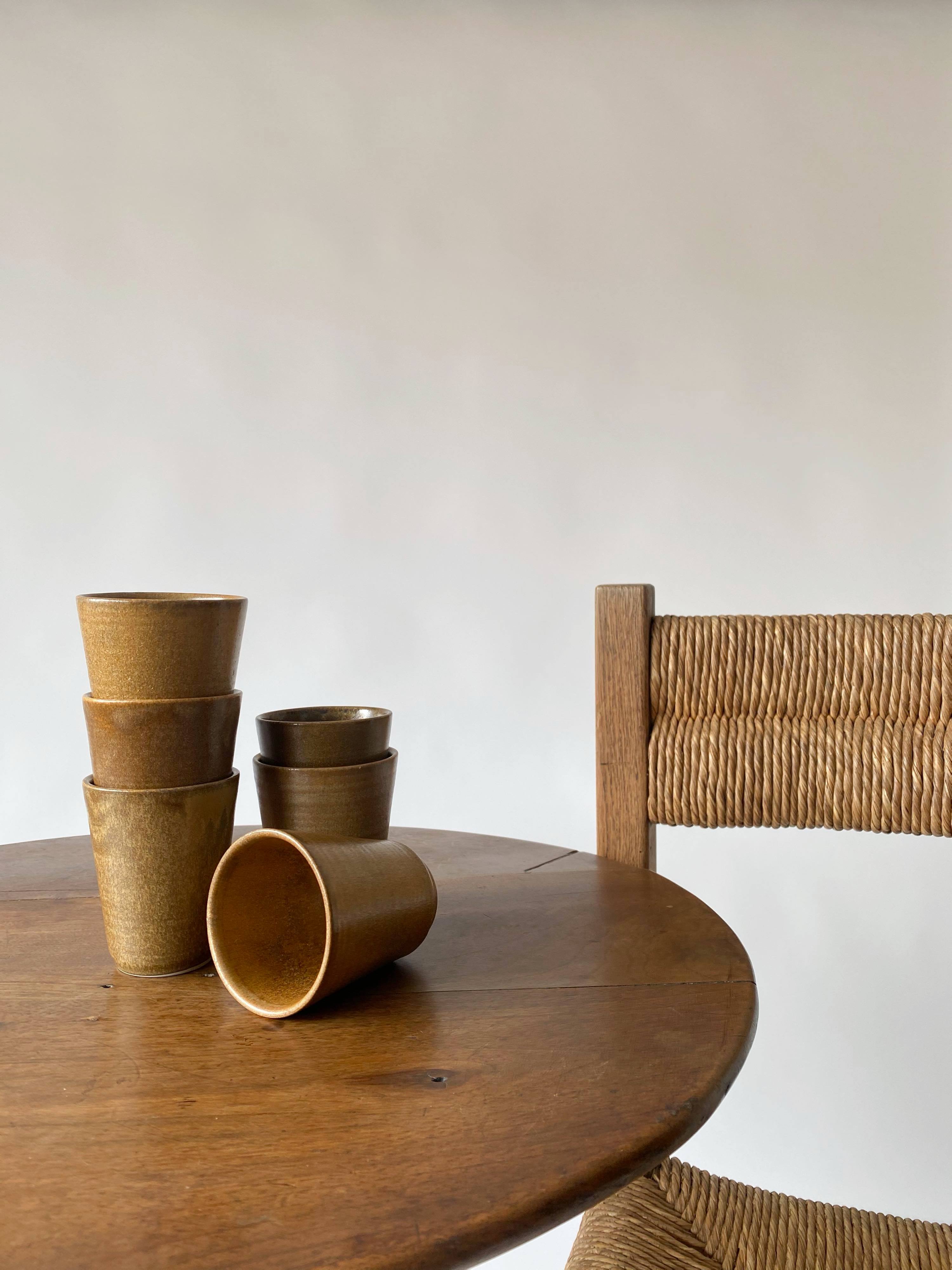 Suite of 6 sandstone glasses