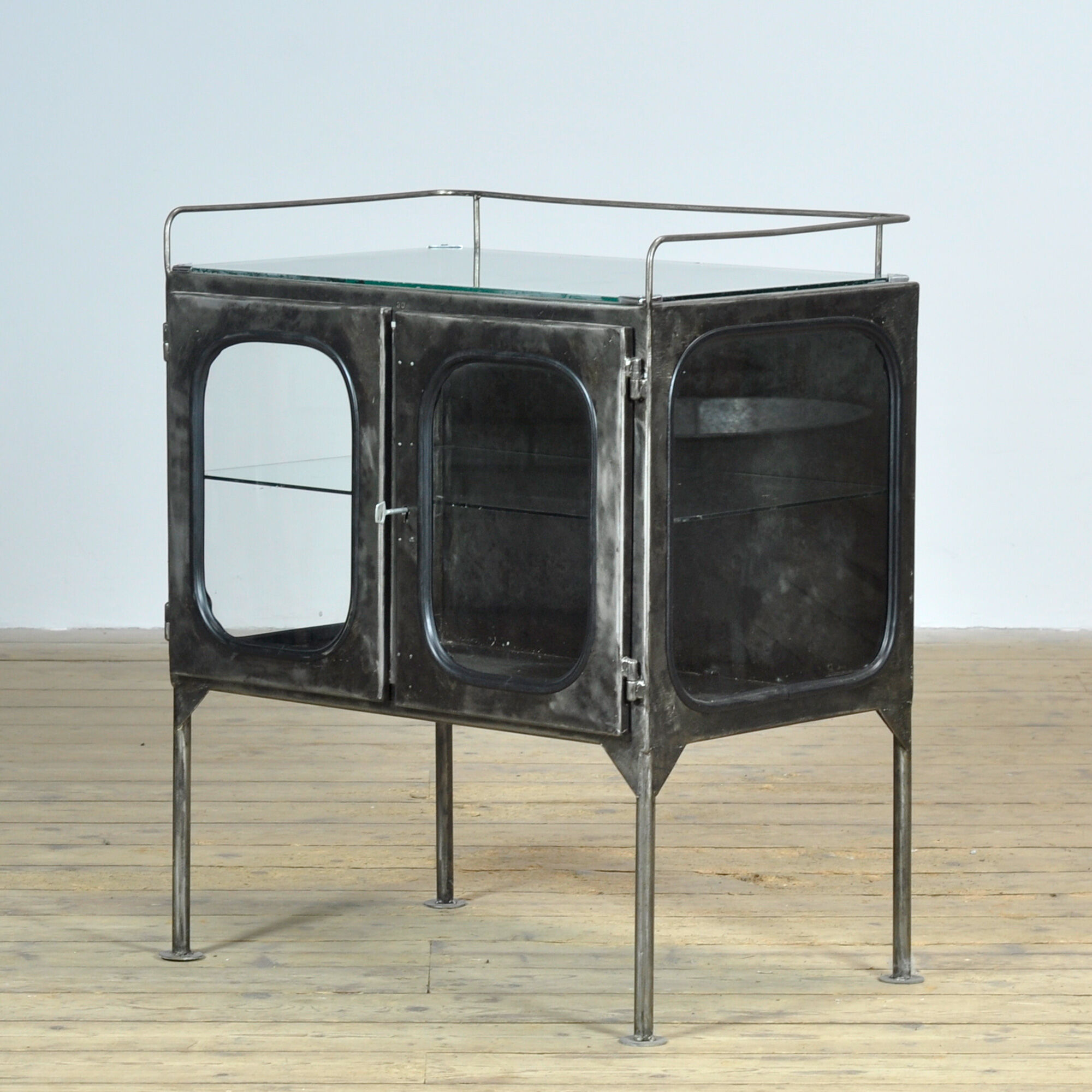 Cabinet d'hôpital vintage, années 1970