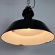 Lampe suspendue Bauhaus en émail noir industriel, années 1930