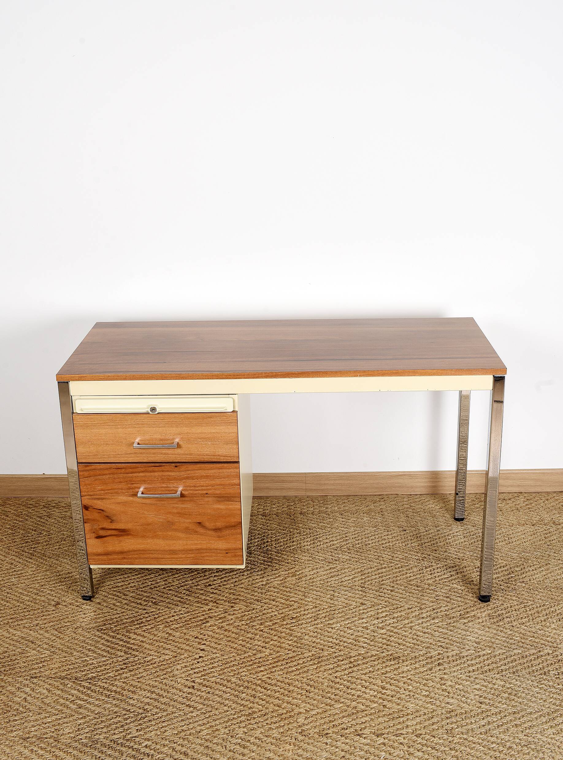 Bureau des années 50, fabriqué par la marque Strafor.