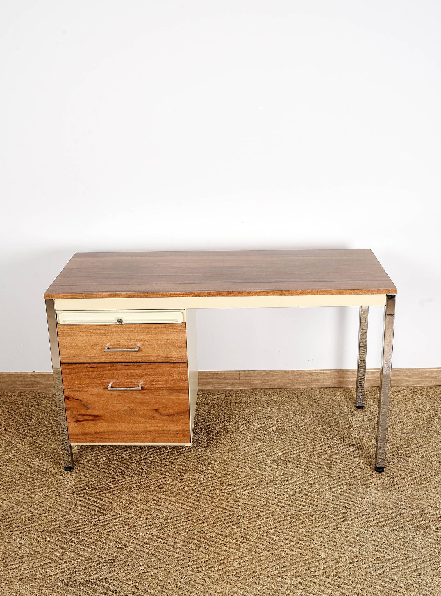 Bureau des années 50, fabriqué par la marque Strafor.