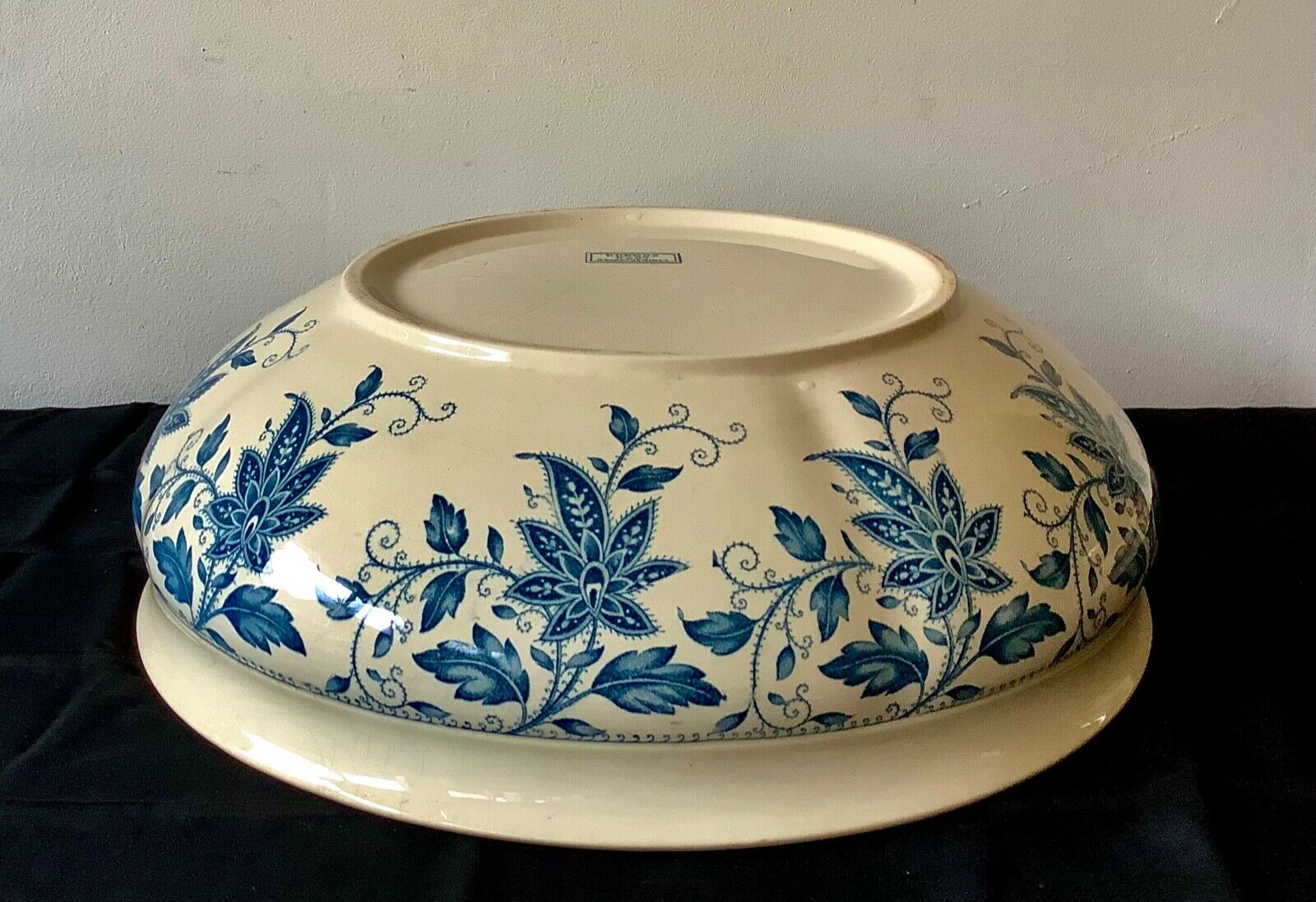 Vasque in earthenware