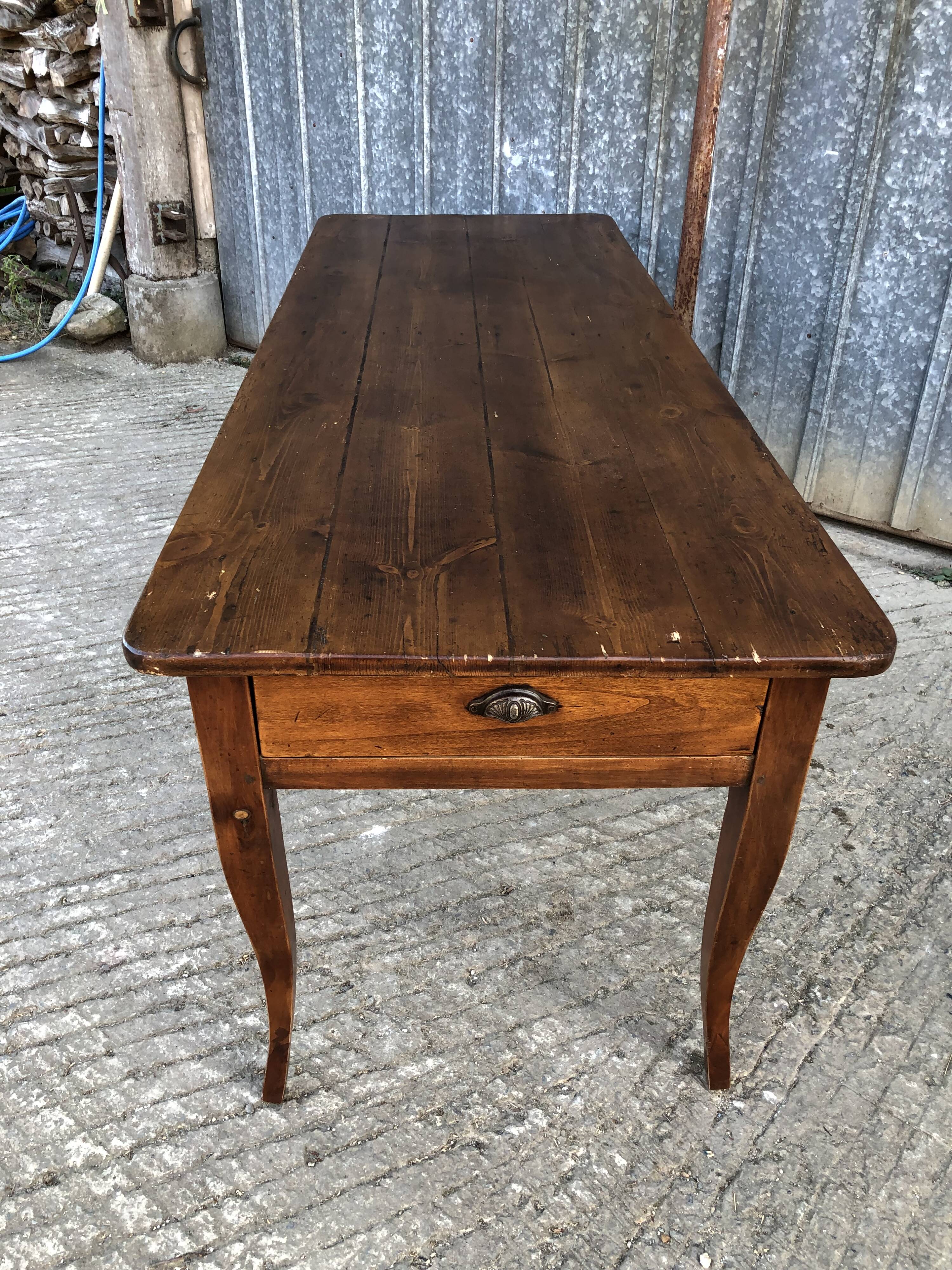Table de ferme ancienne de style Louis XV avec 2 tiroirs