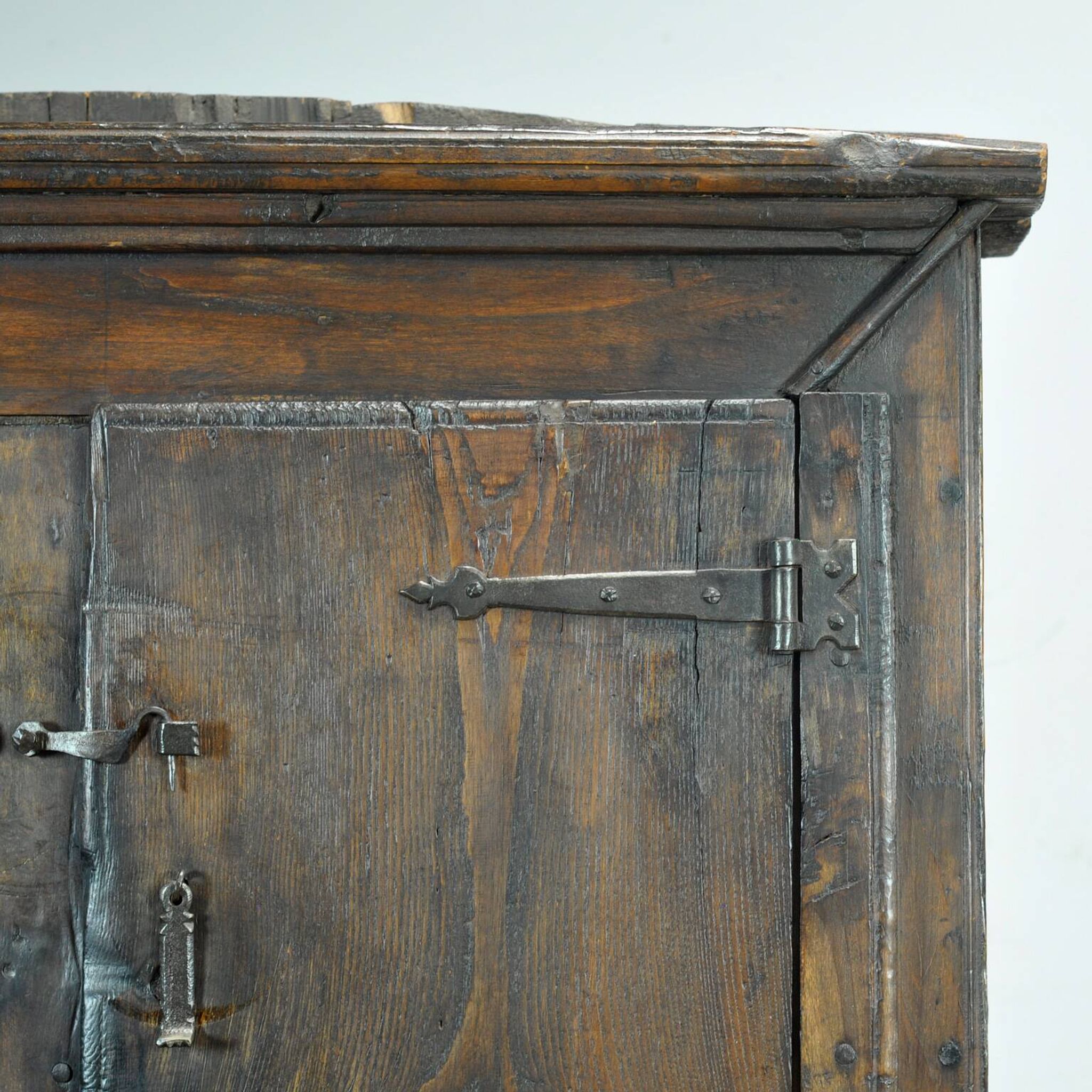Cabinet en chêne espagnol, vers 1800
