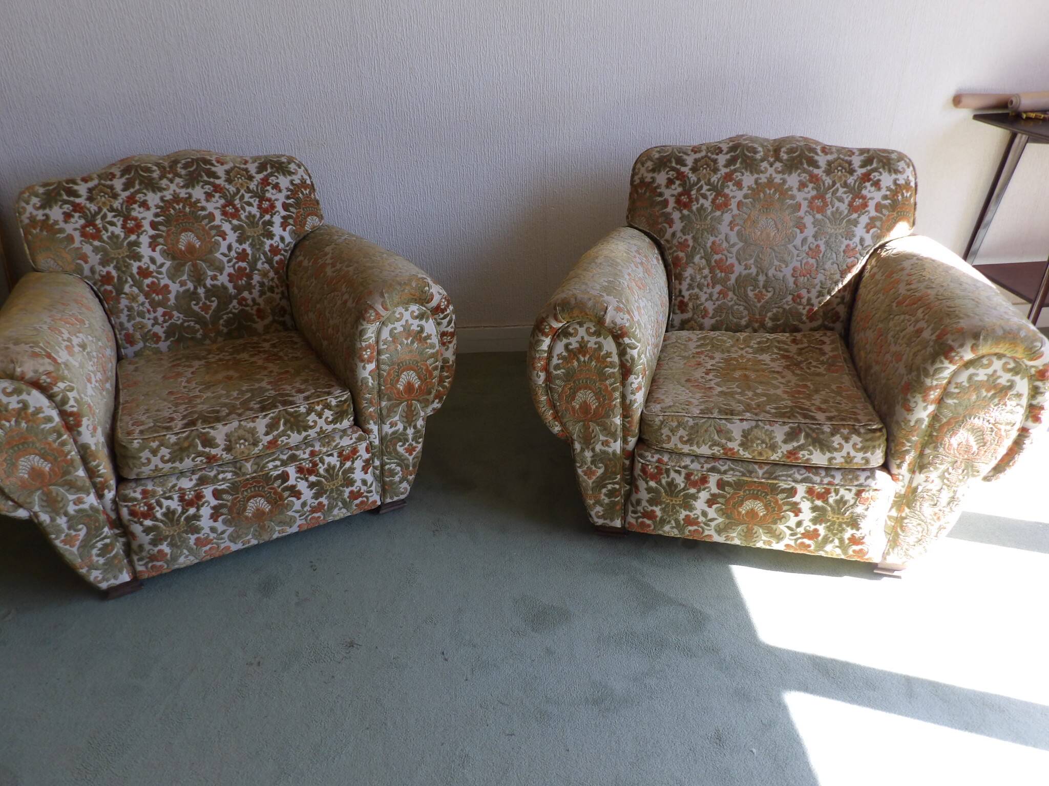 Paire de fauteuils club en tissu