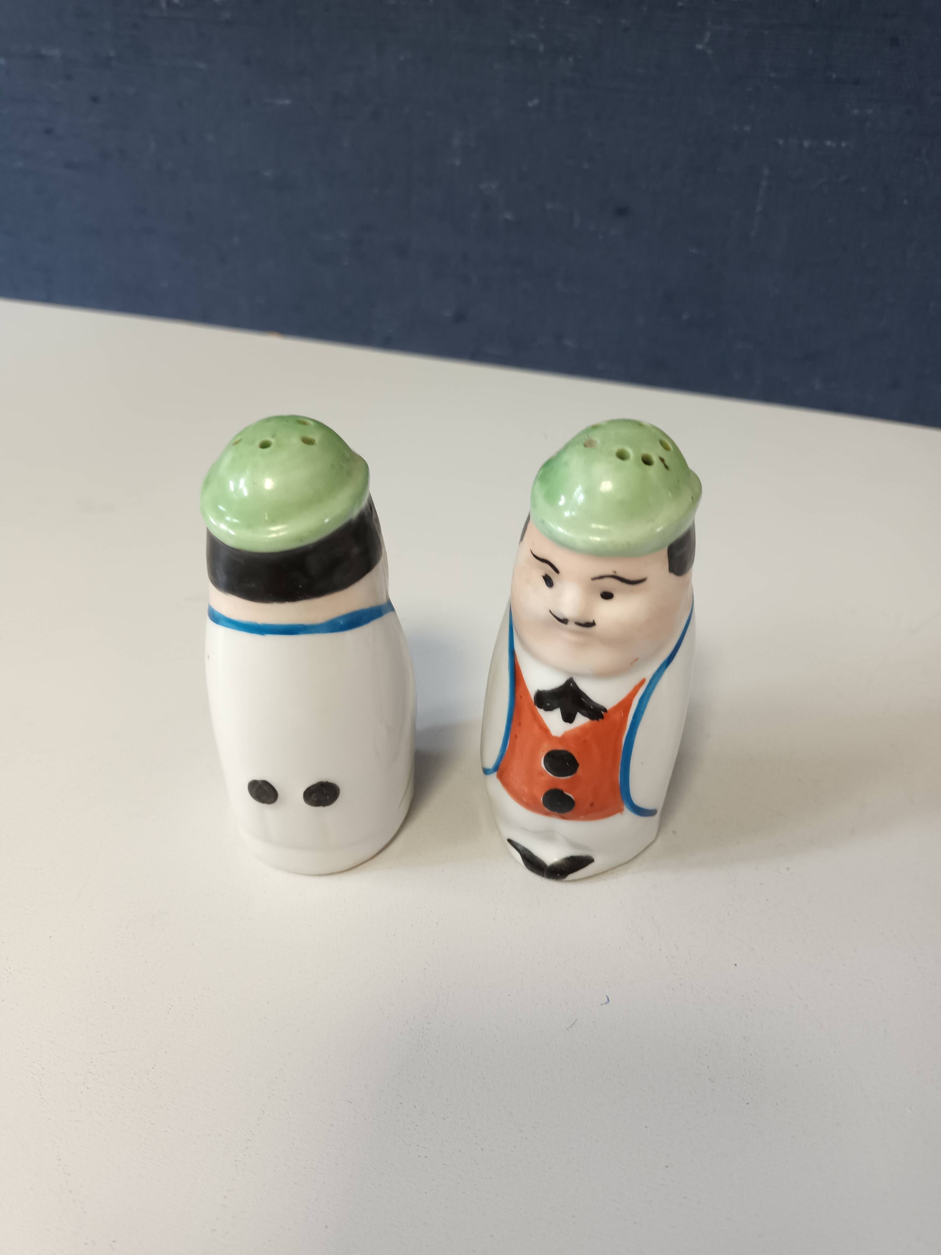 Pepper salt shaker