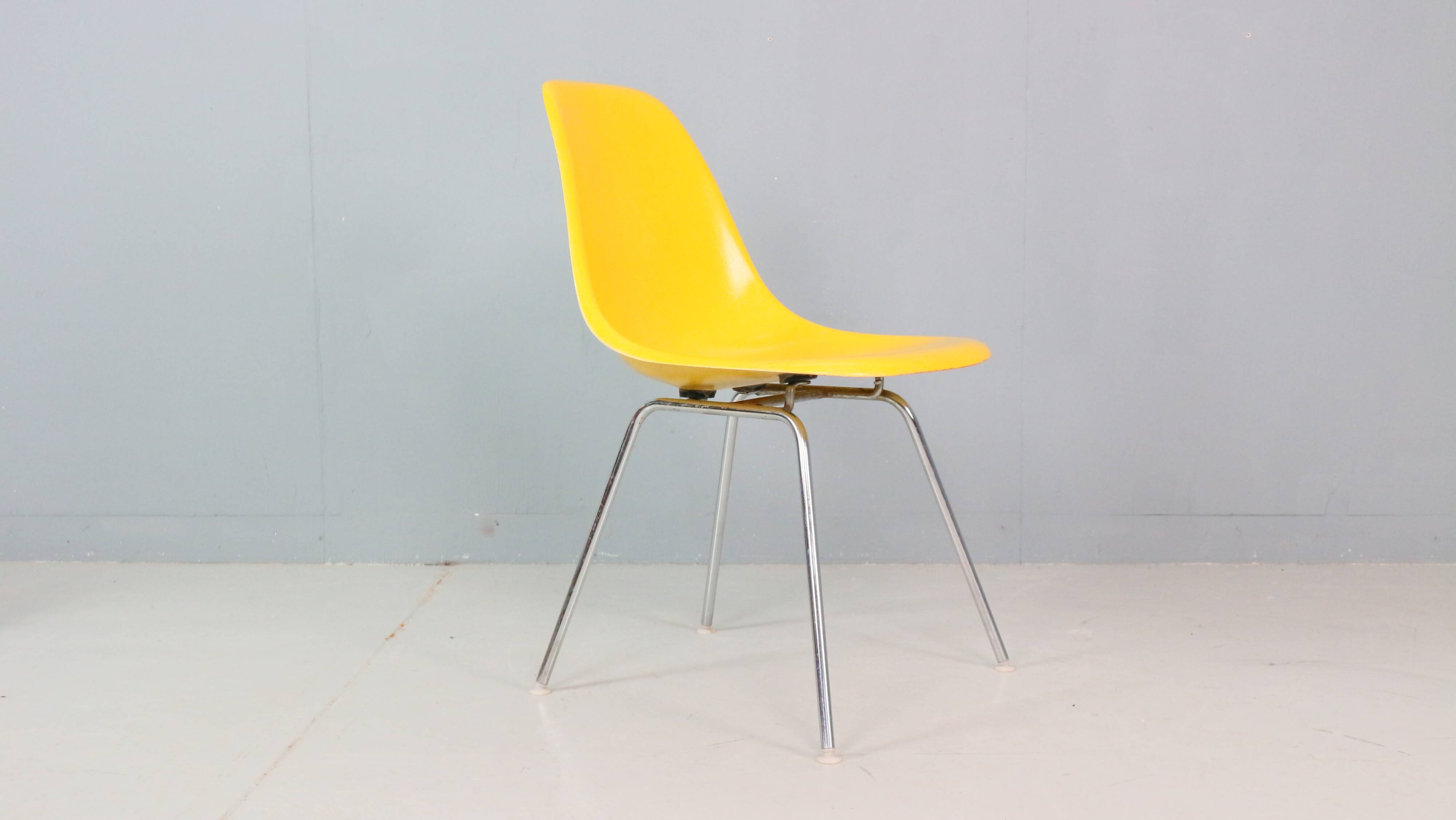 Charles & Ray Eames Set of 4 Yellow "La Fonda" Chairs for Herman Miller, 1960