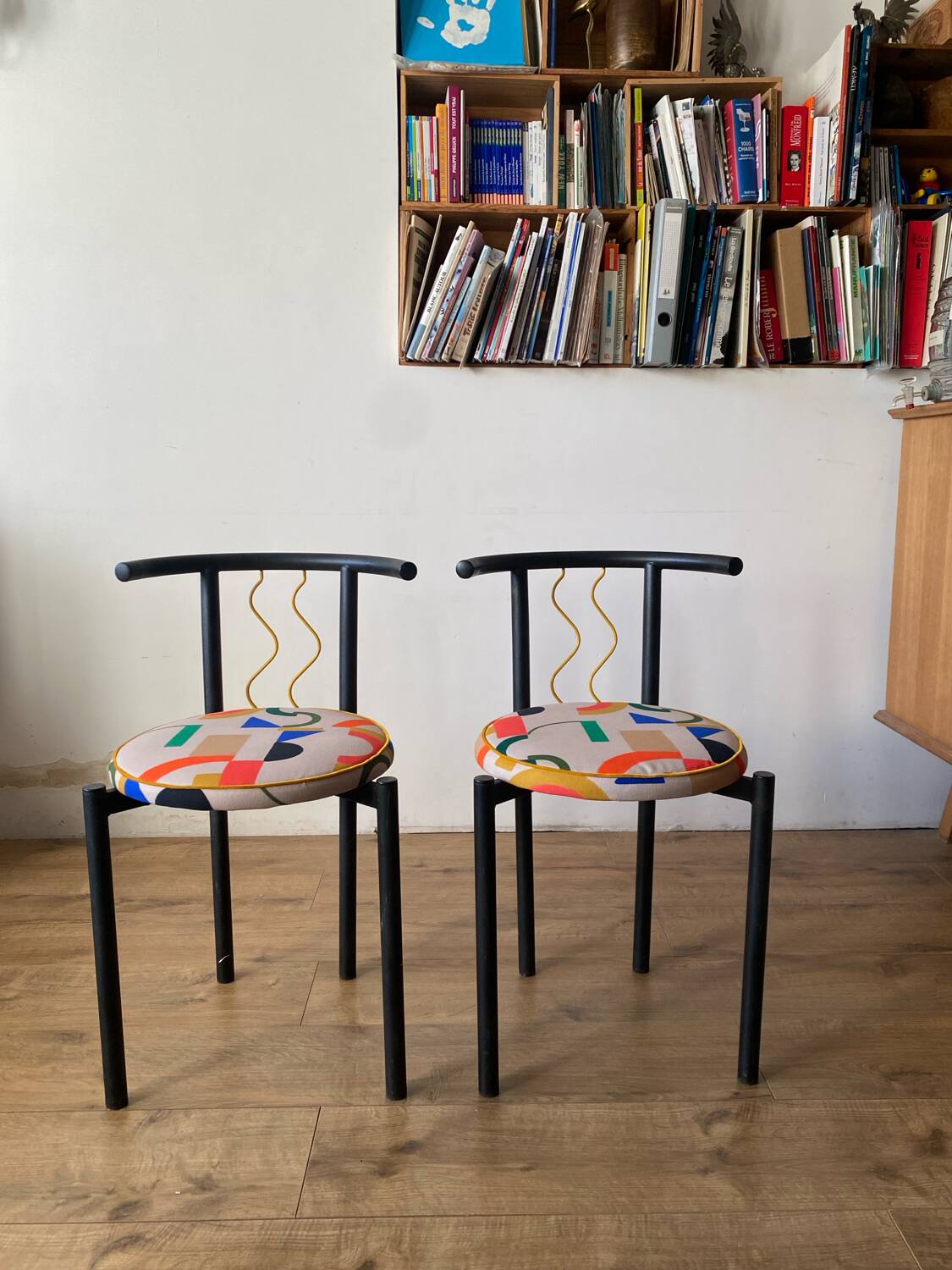 Metal tubular chairs Memphis 1980s
