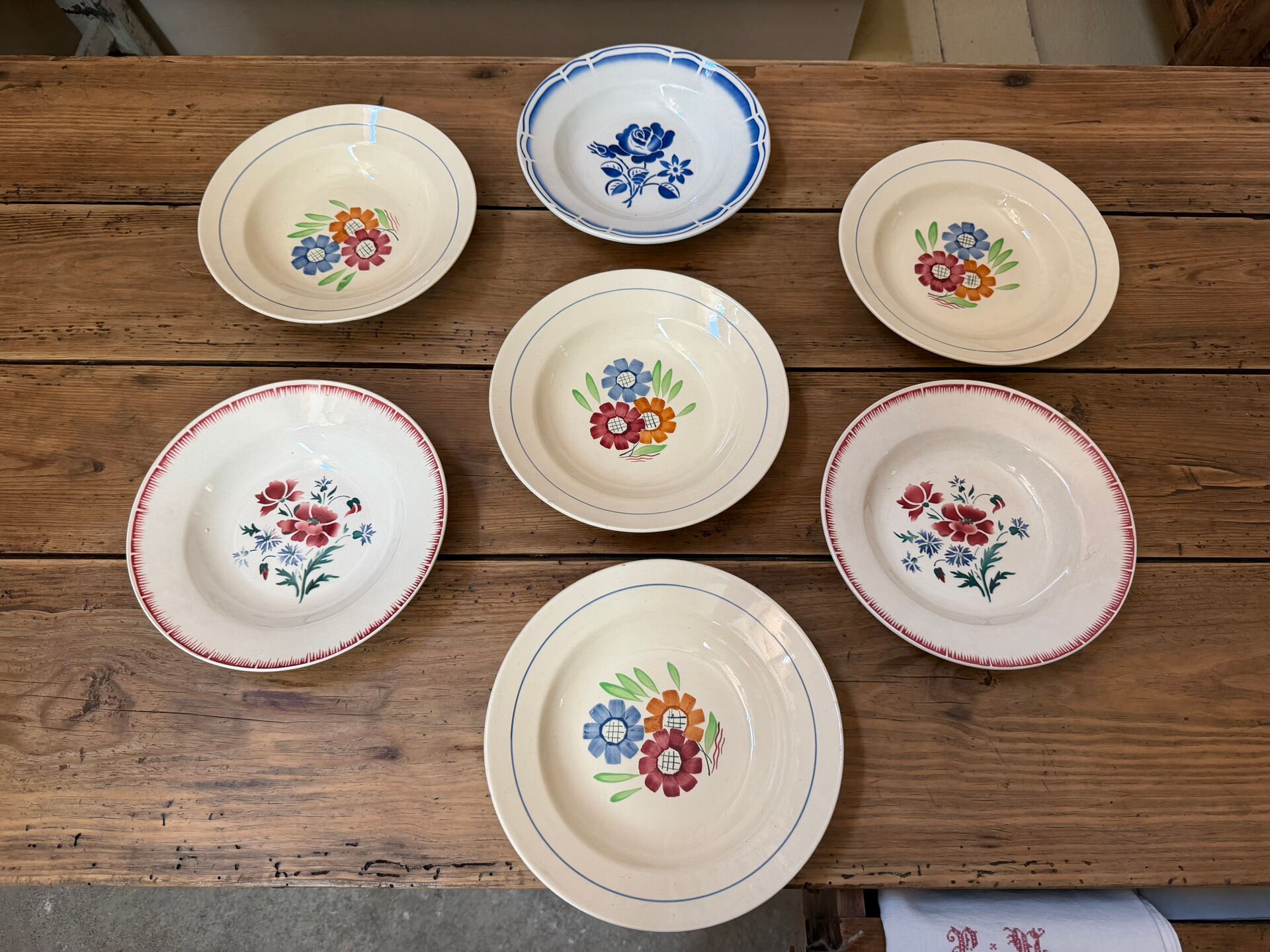 Service assiettes creuses dépareillées