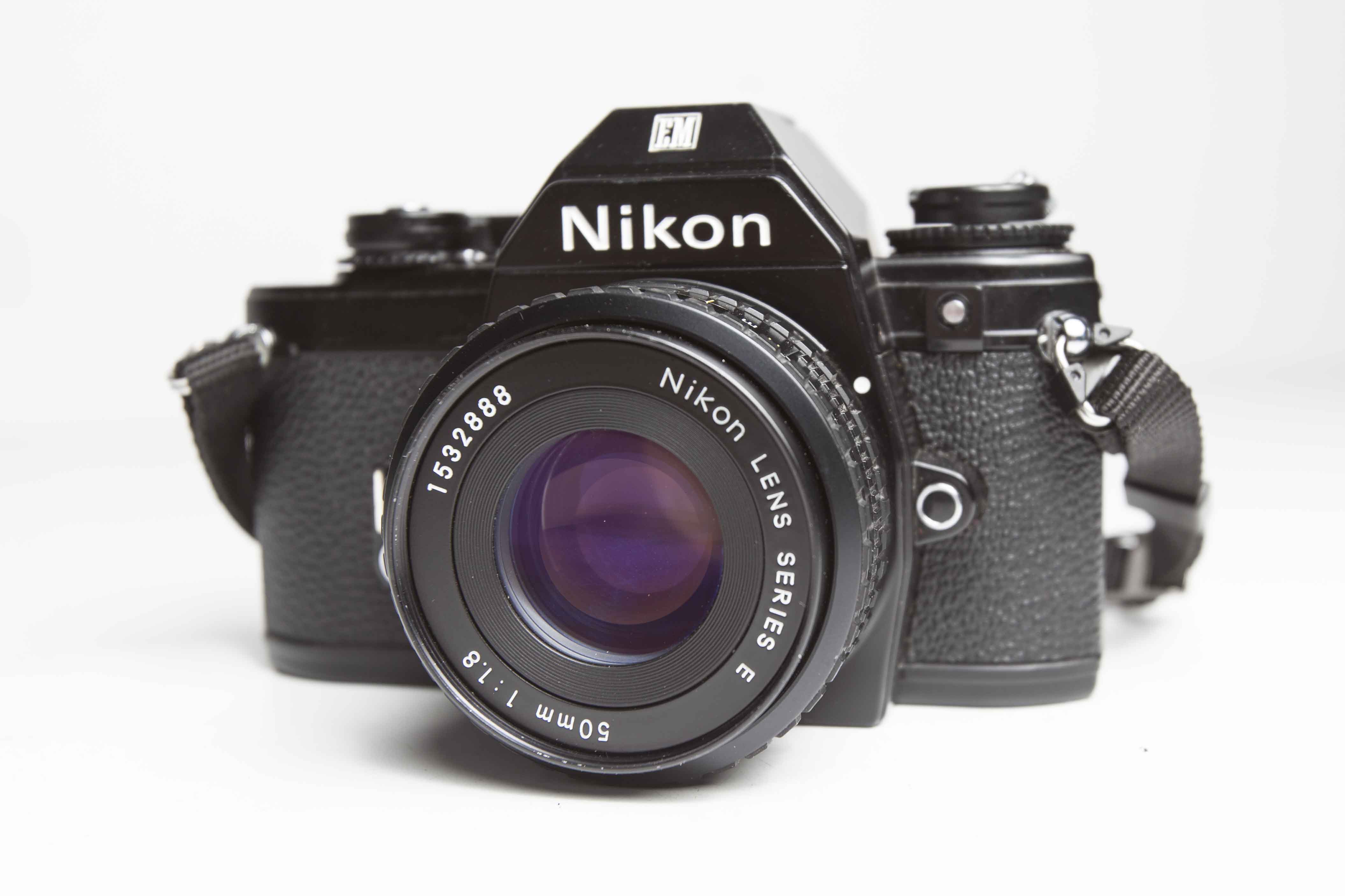 Appareil photo Nikon EM