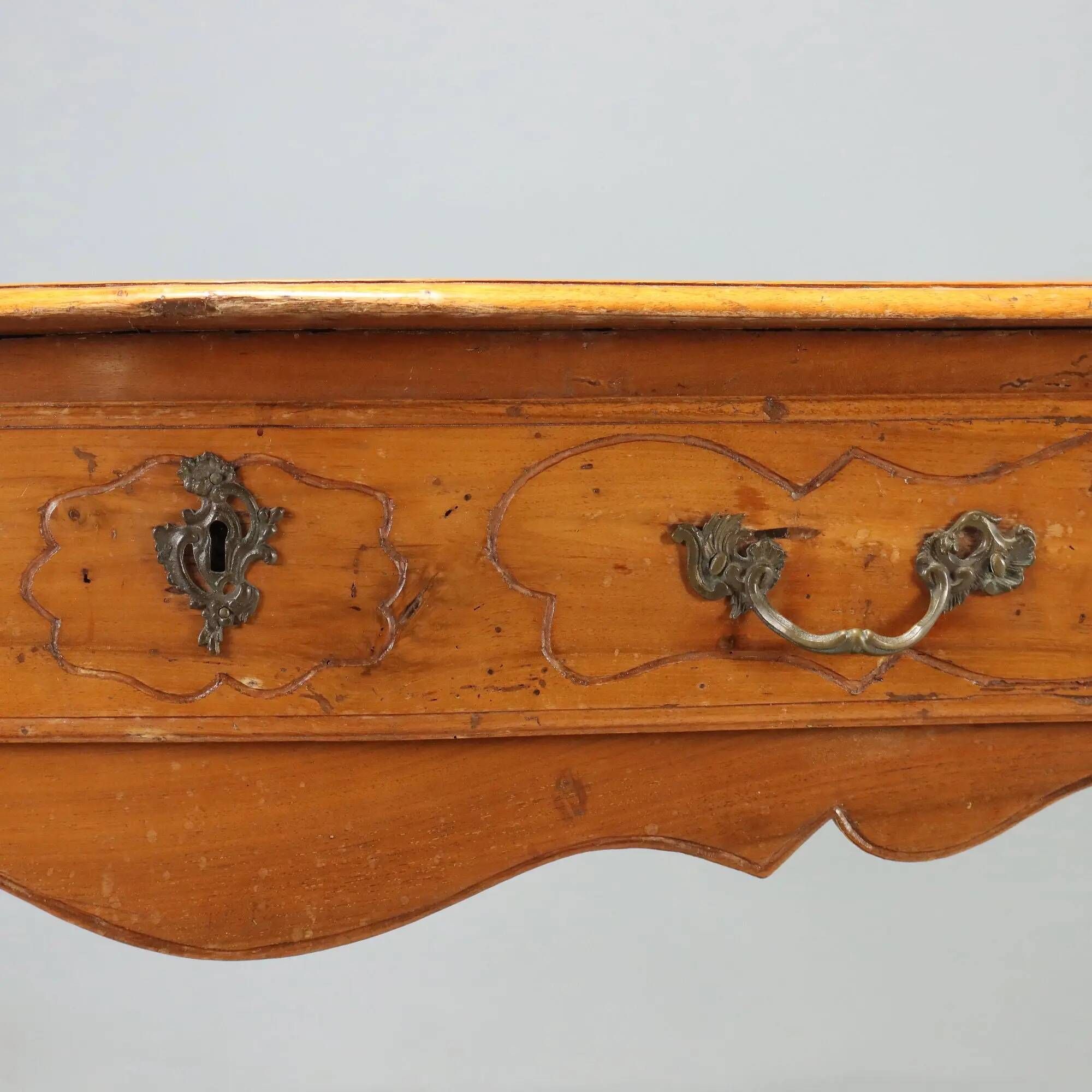 Baroque antique console in walnut and bronze, Italy, 18th century.