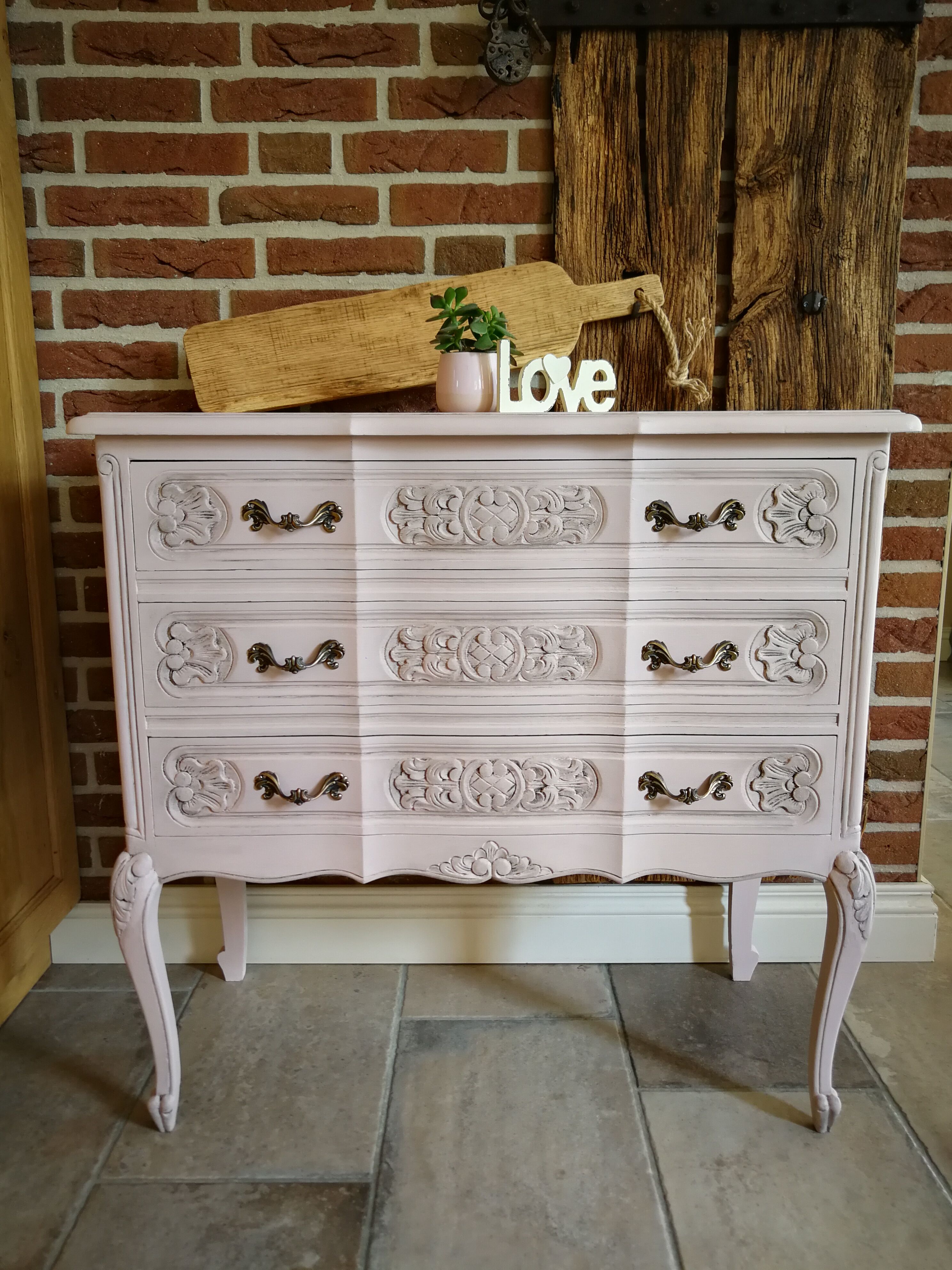 Queen Anne chest of drawers