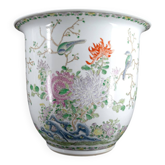 Important Chinese cache-pot with naturalistic floral and animal decoration – 20th century