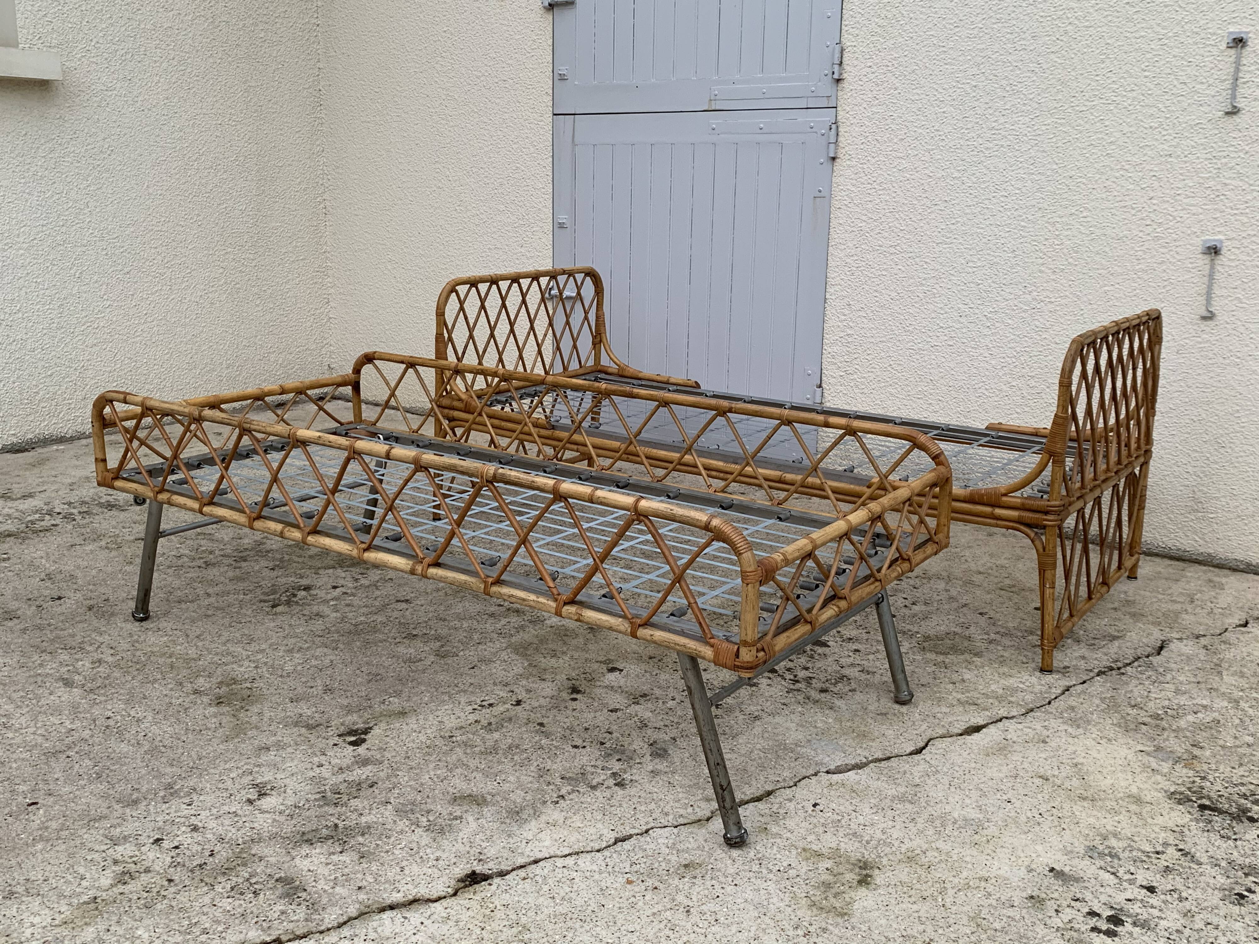 Rattan leg bed 1960
